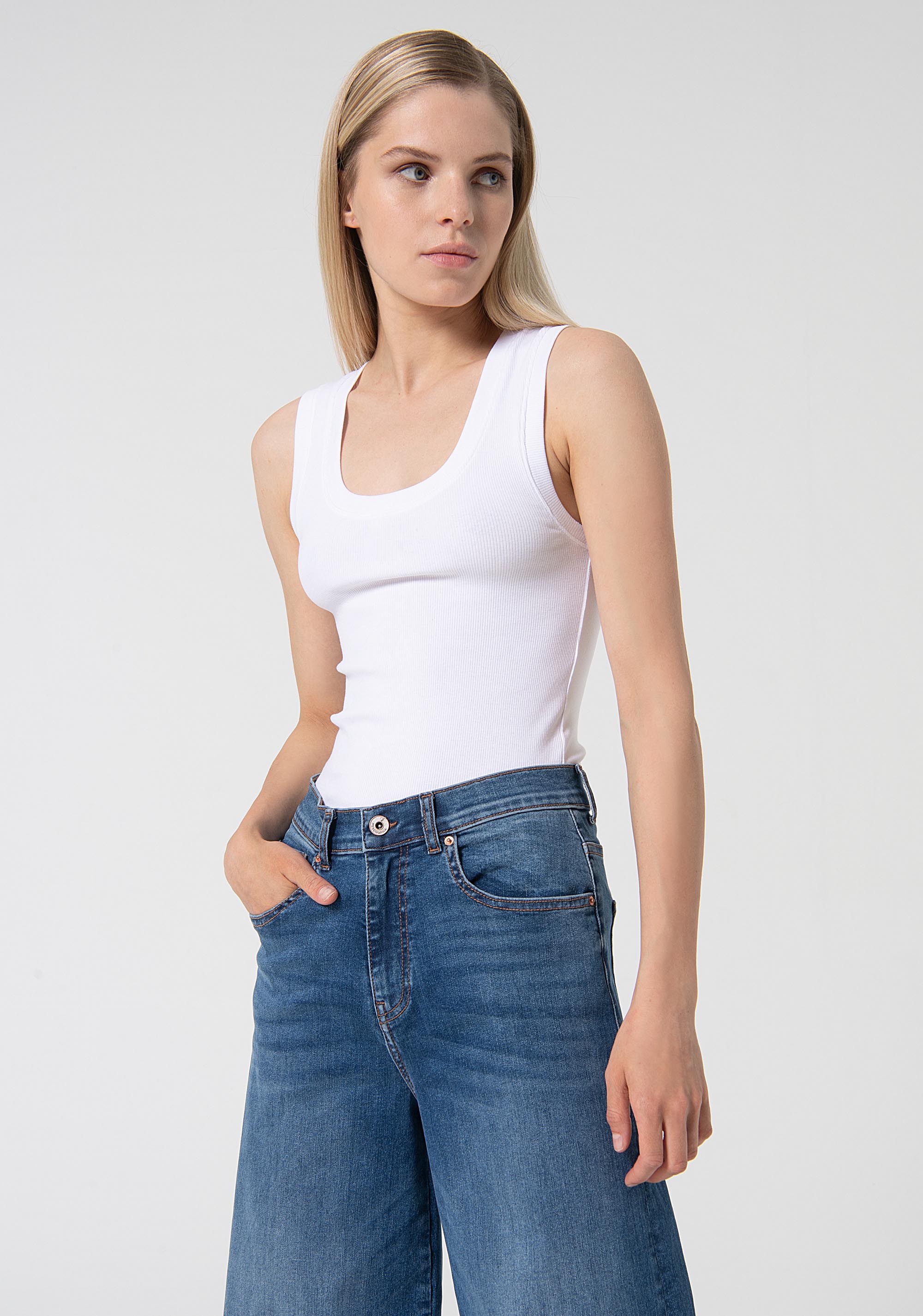 Jeans regular fit made in denim with middle and stone wash Fracomina FP000V8050D40402-349-2_a3956380-47e9-41d8-b707-d7afc489bc41