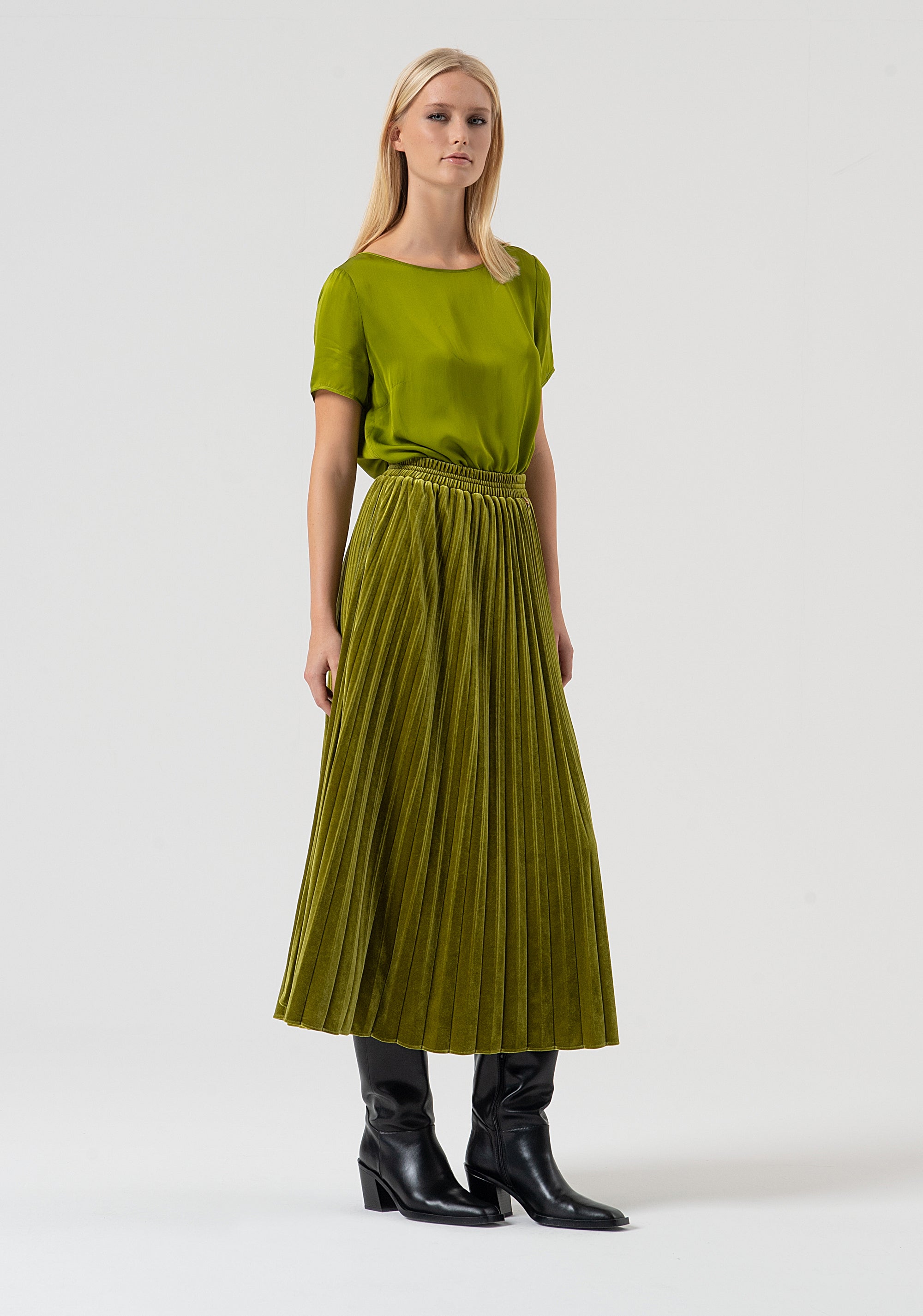 Skirt wide fit middle length made in velvet with plissè effect Fracomina FR25WG3010J488F9-813-2