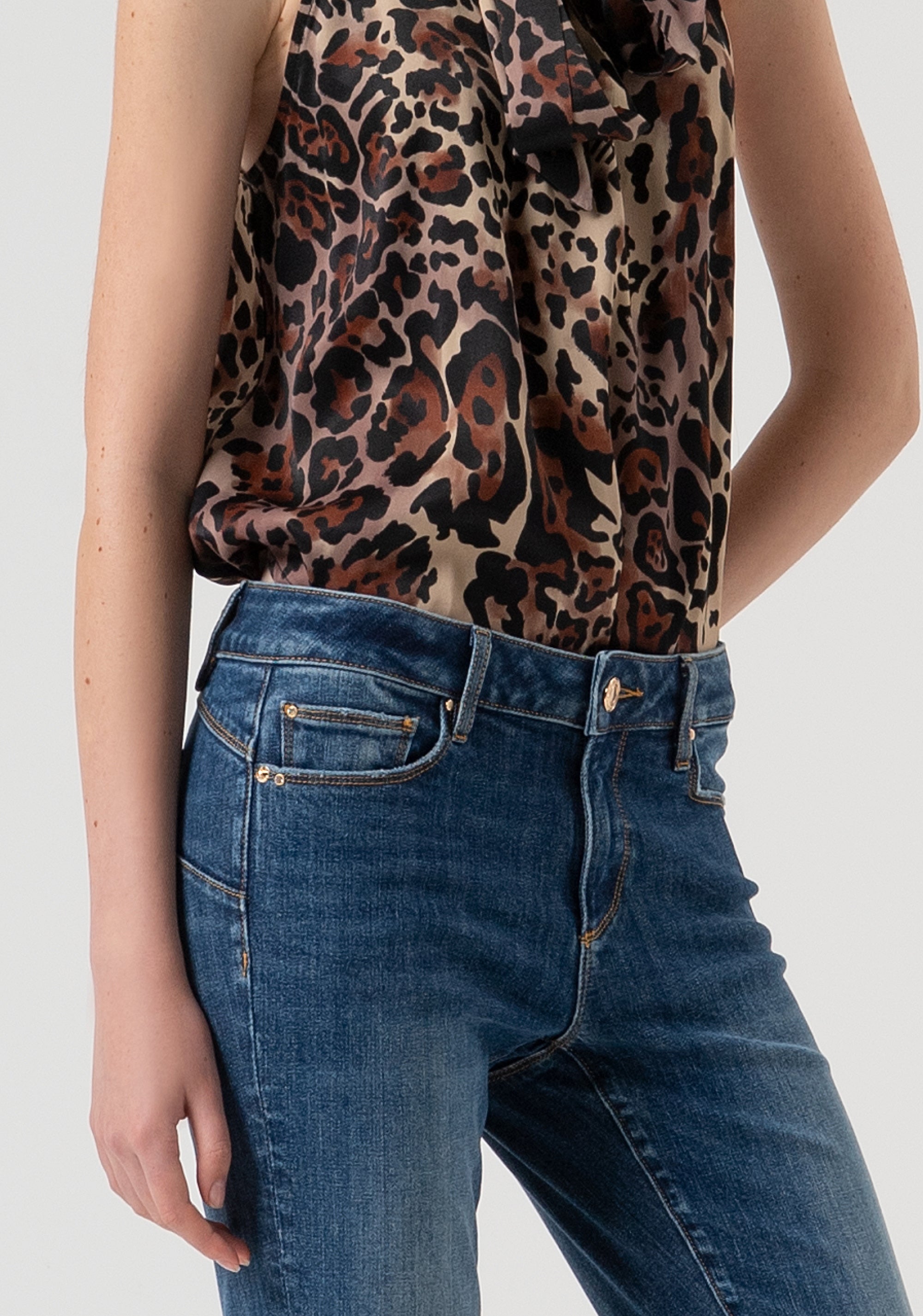Jeans slim fit with push-up effect made in denim with middle wash Fracomina FR25WV8000D401P2-A99-2
