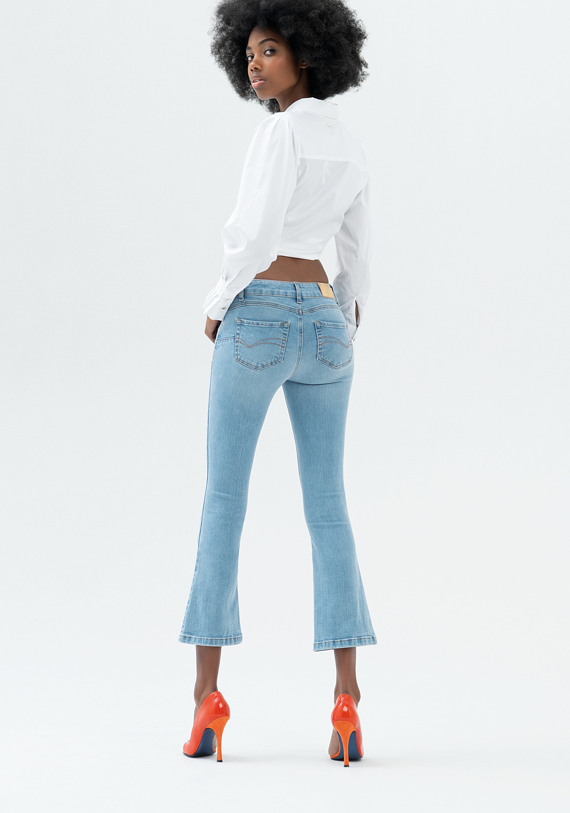 Jeans Bella flare cropped made with a sophisticated stretch denim with a light wash Fracomina FP000V8030D40103-062_2