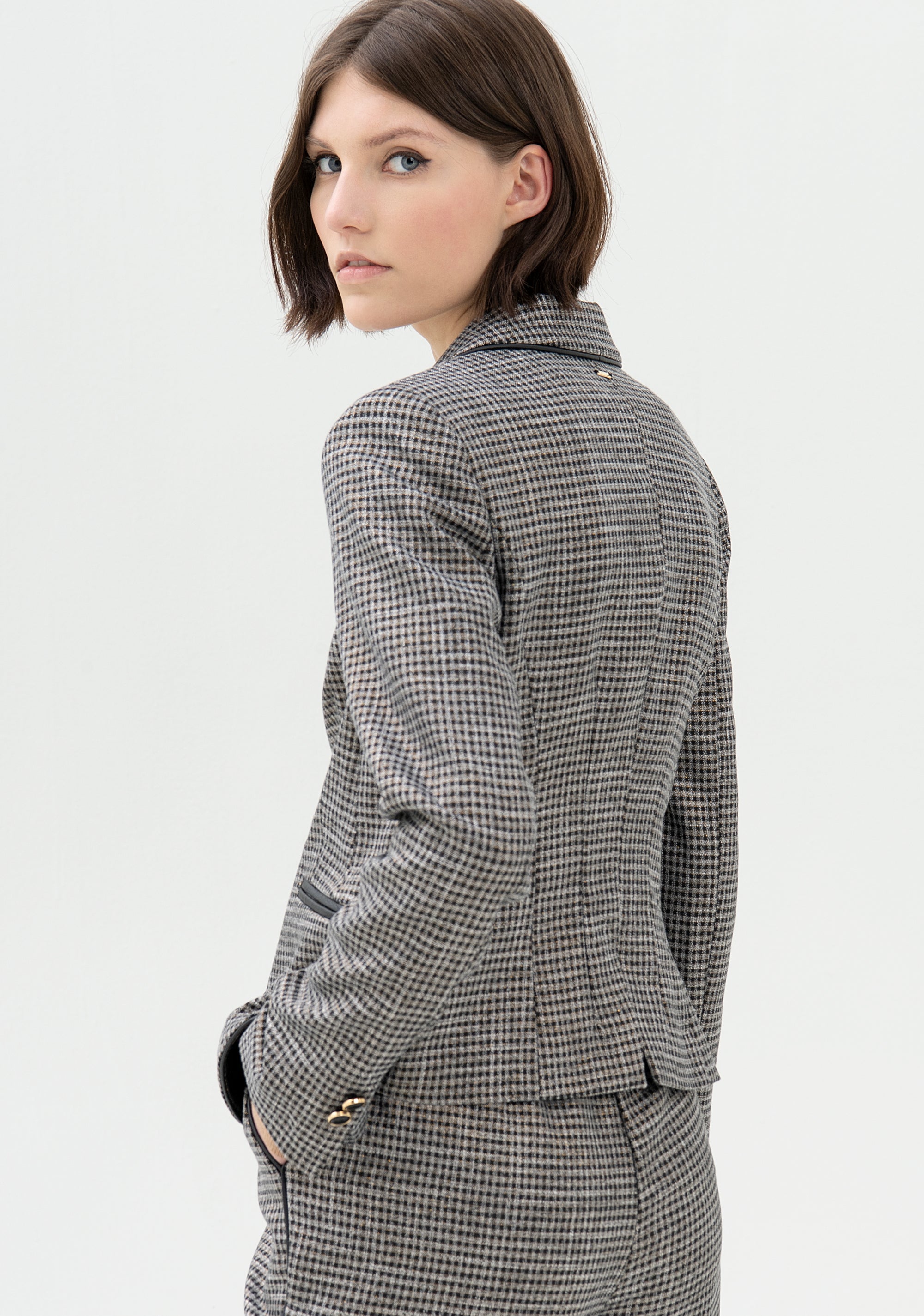 Blazer regular fit single breasted made in tweed with lurex Fracomina FR21WJ2009W45995-557_04