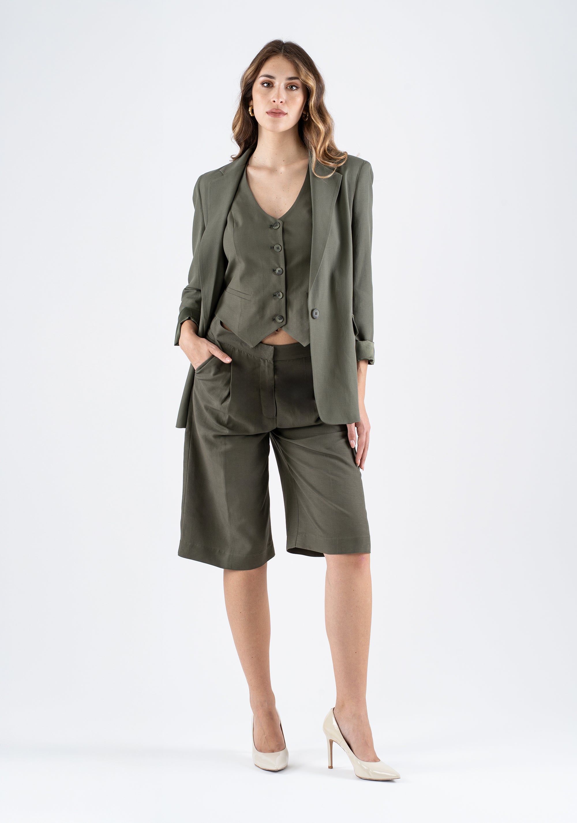 Tailored Bermuda Shorts with Front Pleats Fracomina FI25SV6001W62201-206_3