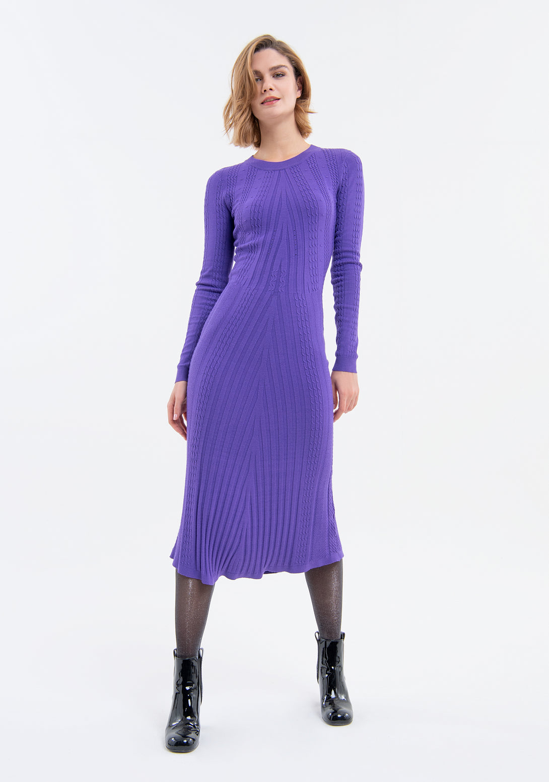 Knitted long dress slim fit with plaits
