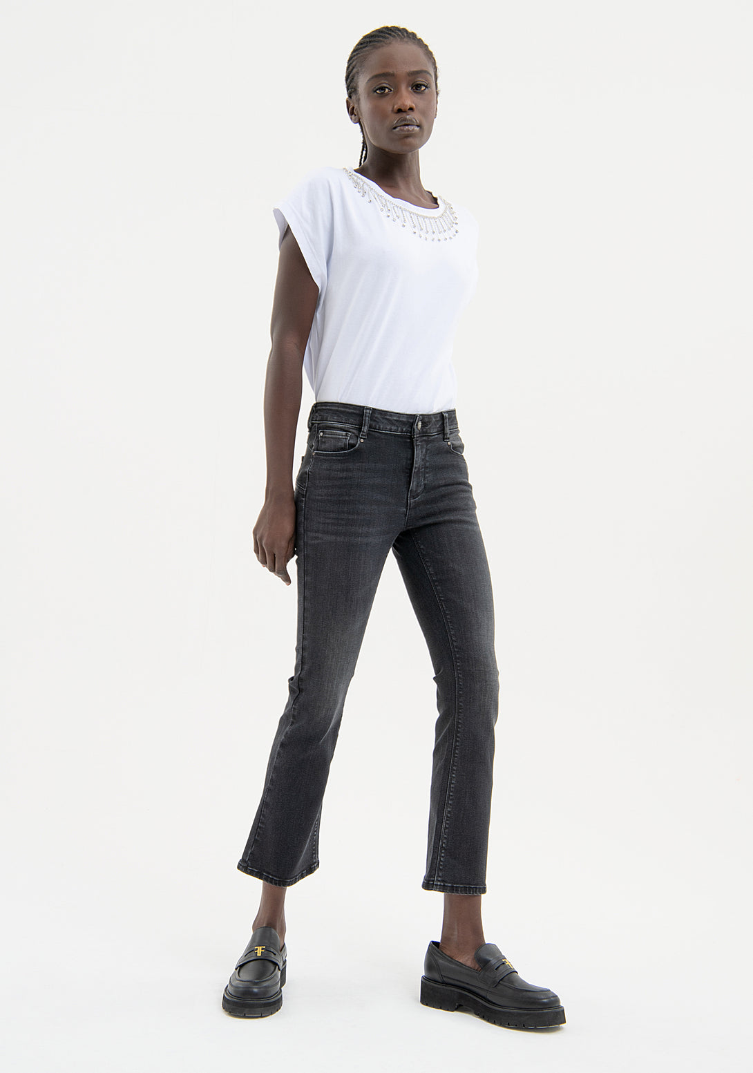 Jeans cropped flare with push up effect made in black denim with middle wash