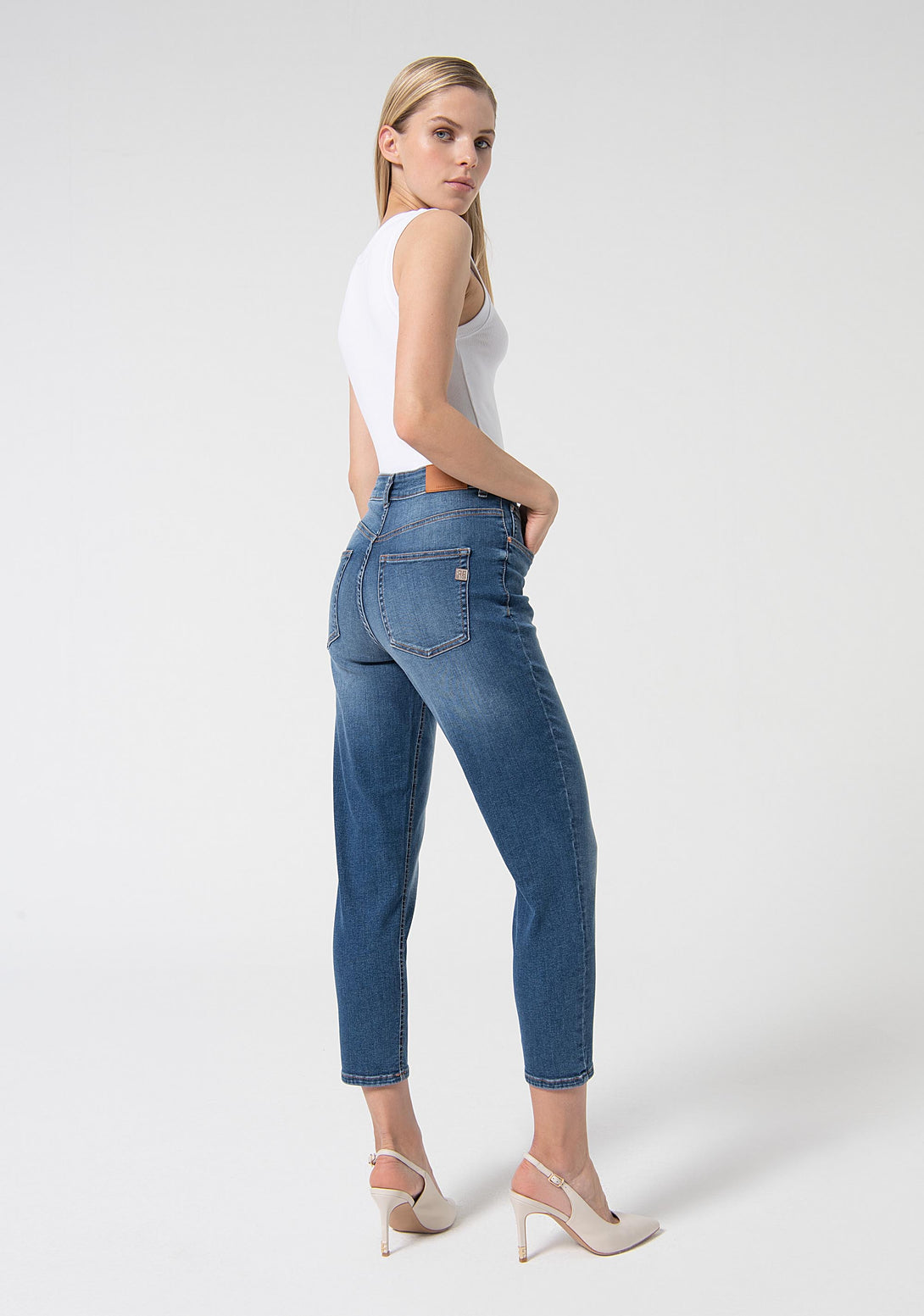 Jeans mom fit cropped made in denim with middle stone wash Fracomina FP24SVD005D40402-349-3