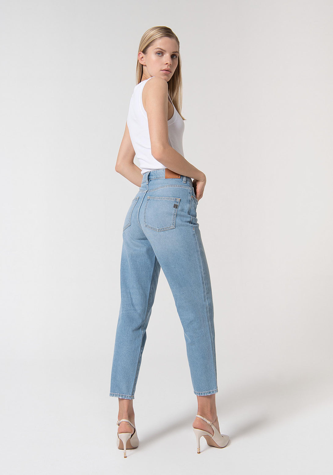 Jeans mom fit cropped made in denim with bleached light wash Fracomina FP24SVD005D41903-062-3