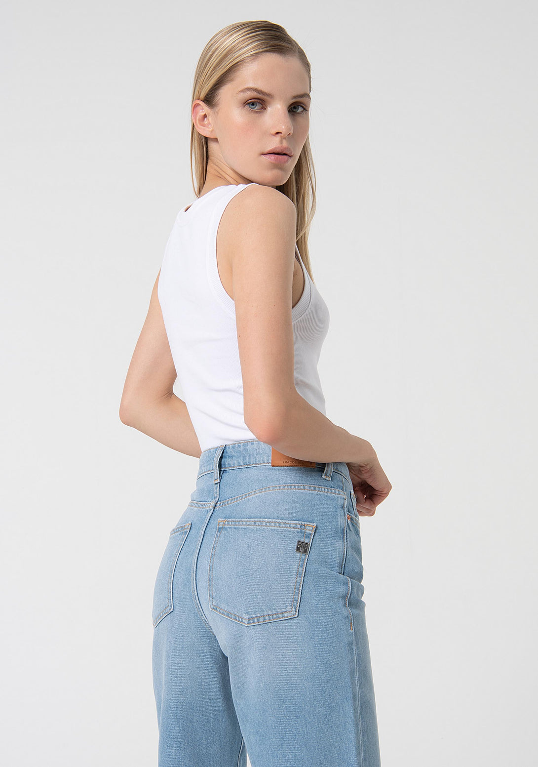 Jeans mom fit cropped made in denim with bleached light wash Fracomina FP24SVD005D41903-062-4