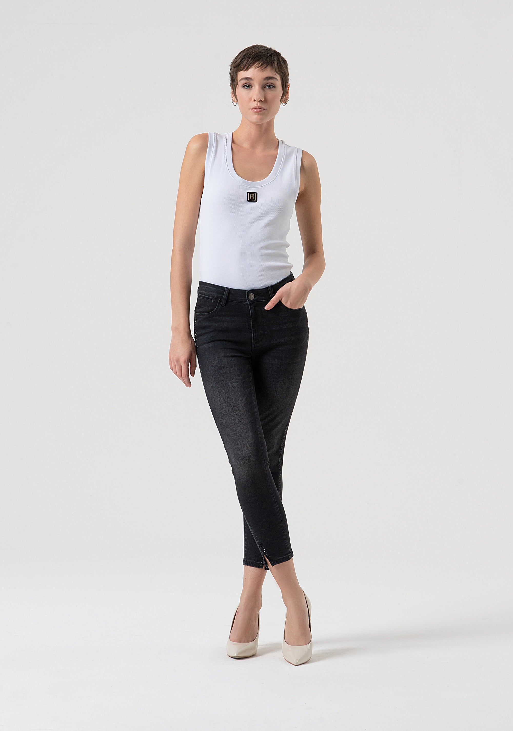 Jeans cropped slim fit with push-up effect made in black denim with dark wash Fracomina FP25WV9002D46404-H21-1_4436547e-a041-4e17-b16a-c4f1ac0c5826