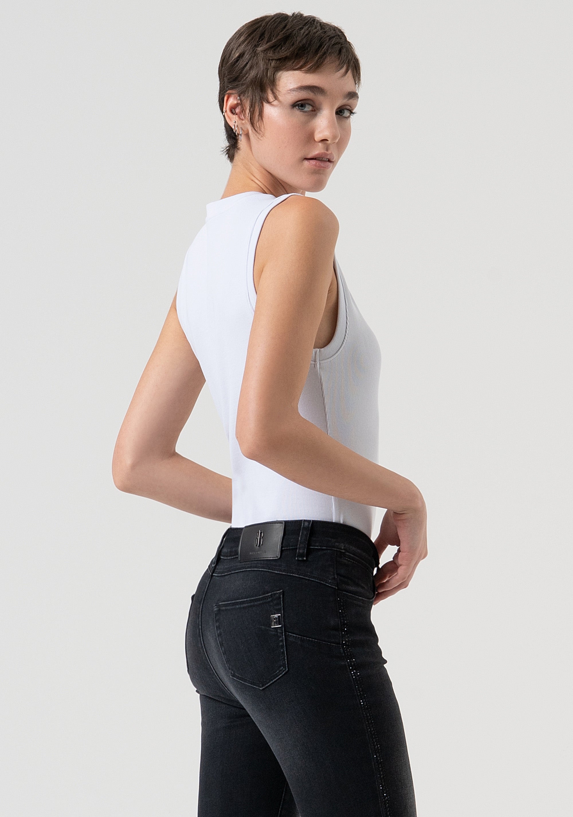 Jeans cropped slim fit with push-up effect made in black denim with dark wash Fracomina FP25WV9002D46404-H21-3
