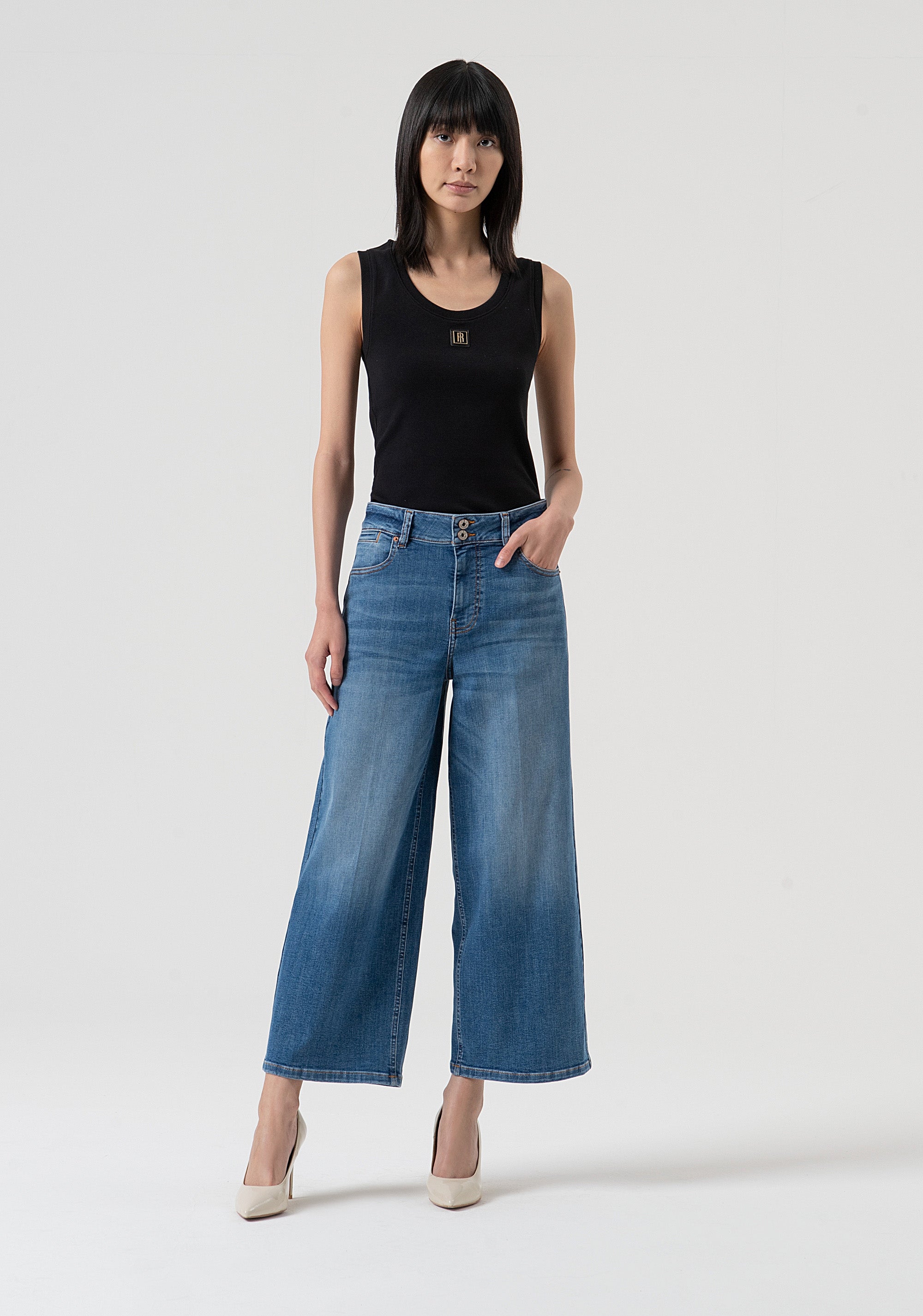 Jeans cropped made in stretch denim with middle wash Fracomina FP25WVB004D46093-349-1