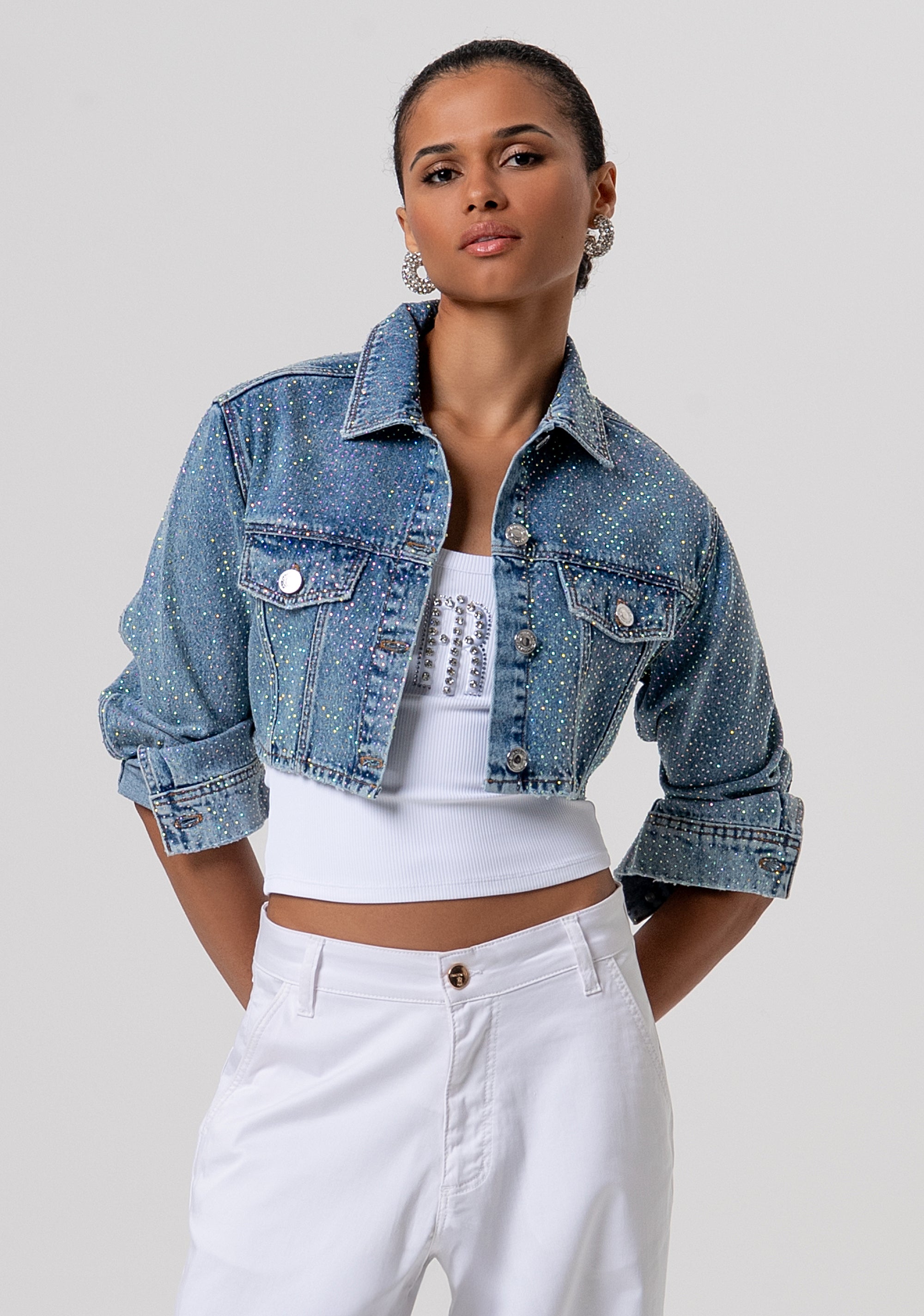 Jacket cropped made in denim with middle wash and strasses