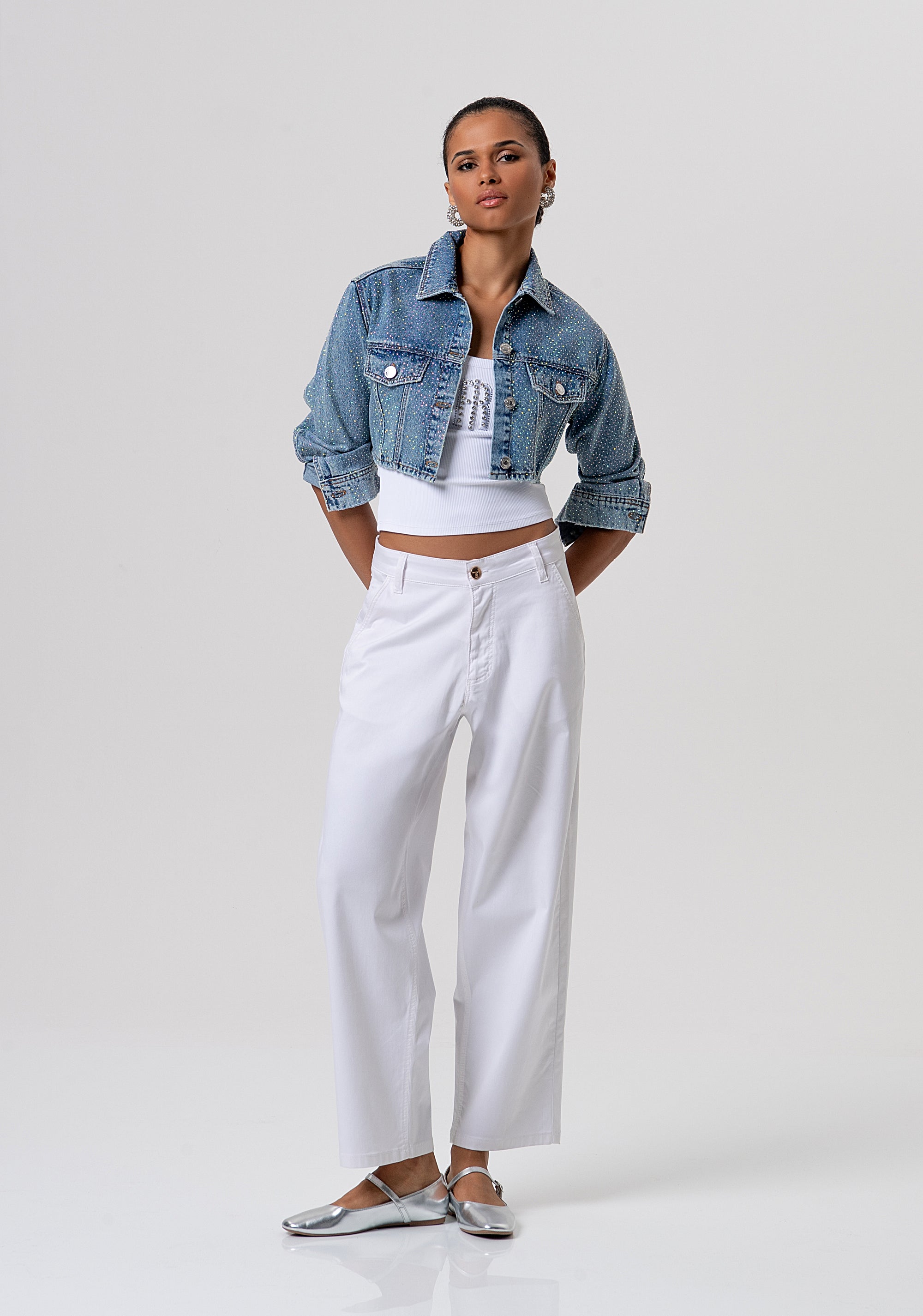 Jacket cropped made in denim with middle wash and strasses