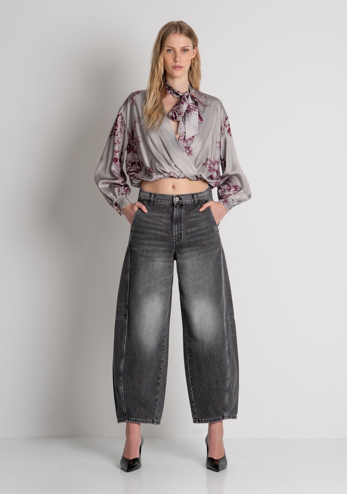 Jeans carrot balloon made in black denim with middle wash Fracomina FP26WVD012D41993-M67-2