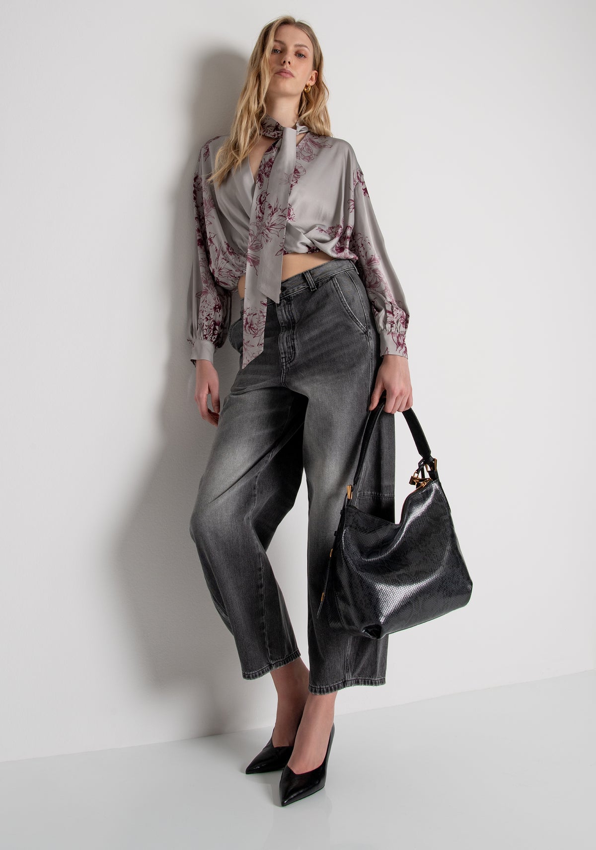 Jeans carrot balloon made in black denim with middle wash Fracomina FP26WVD012D41993-M67