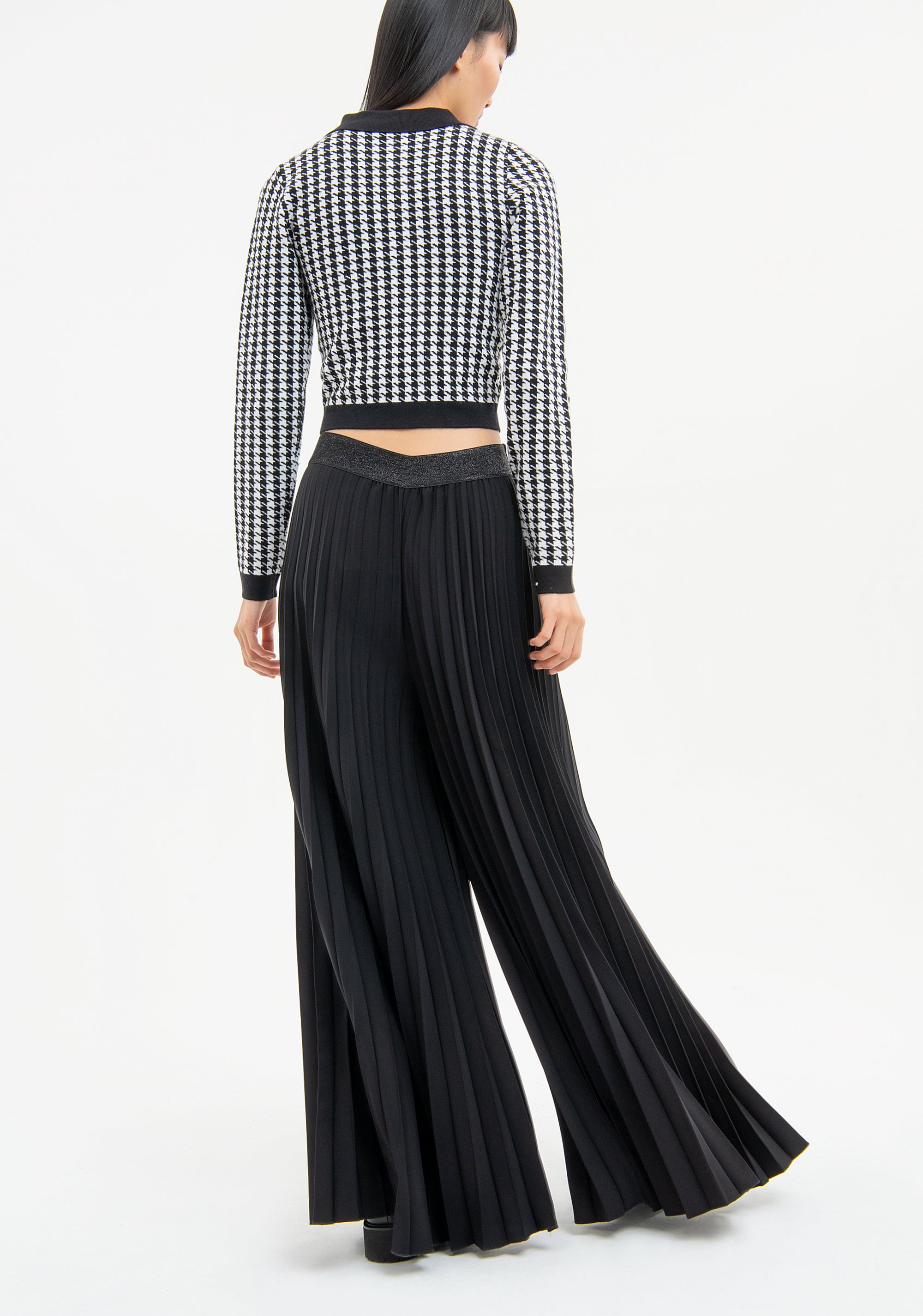 White High-rise pleated canvas wide-leg trousers | Victoria Beckham |  MATCHES UK