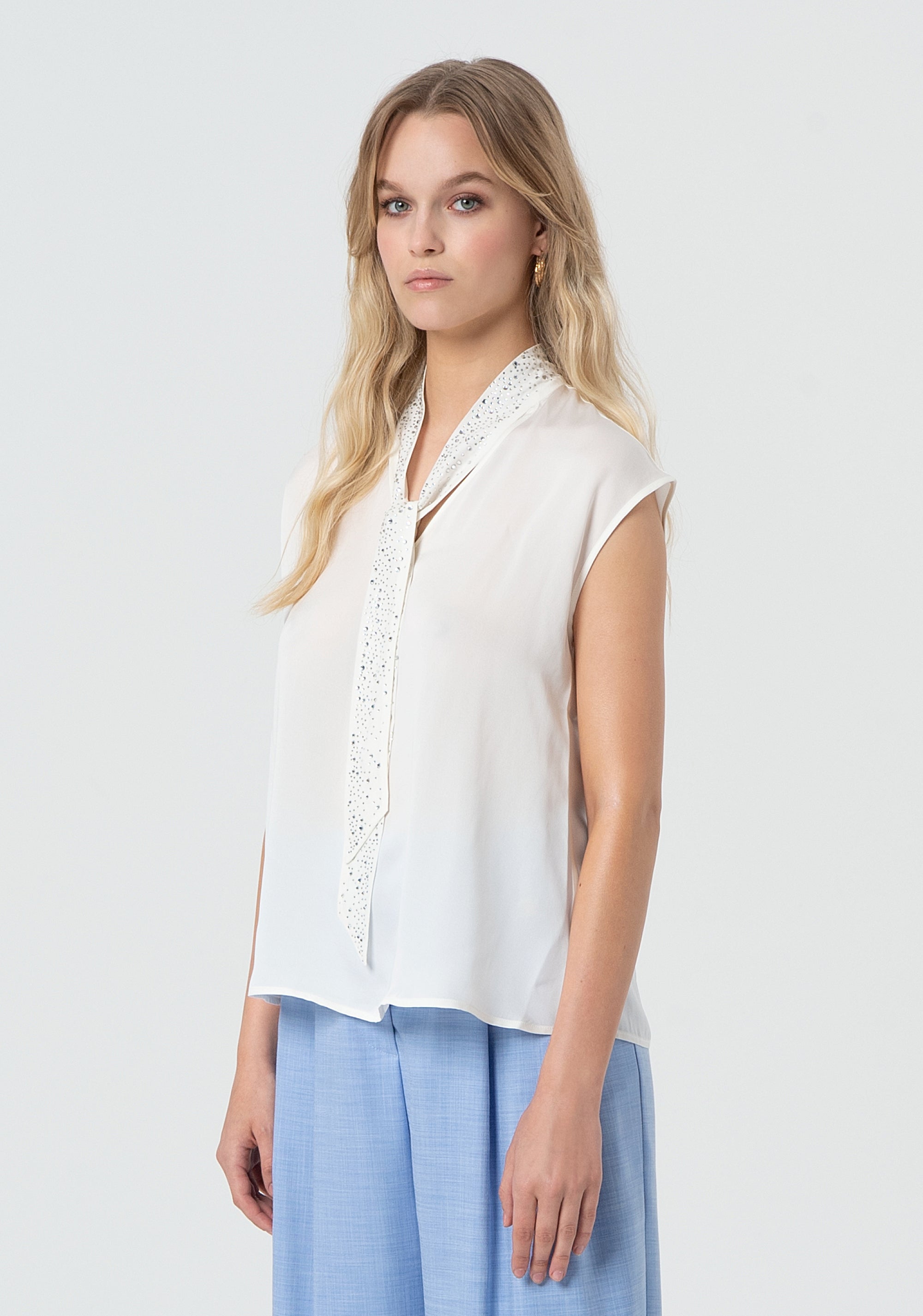 Sleeveless blouse with silk FR25ST1011W77401-108 Fracomina