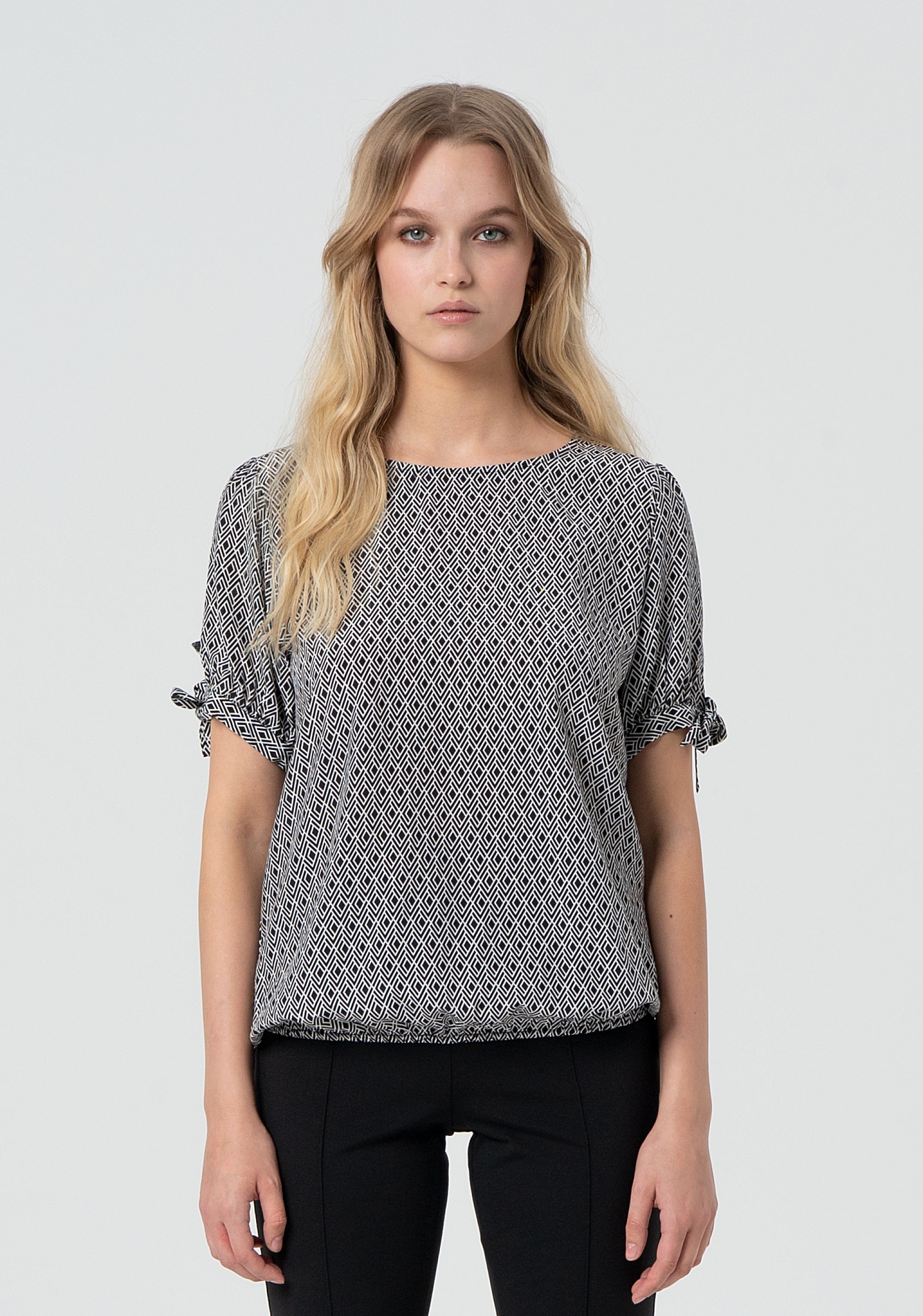 Top with geometrical pattern and short sleeves FR25ST1013W413O9-060 Fracomina