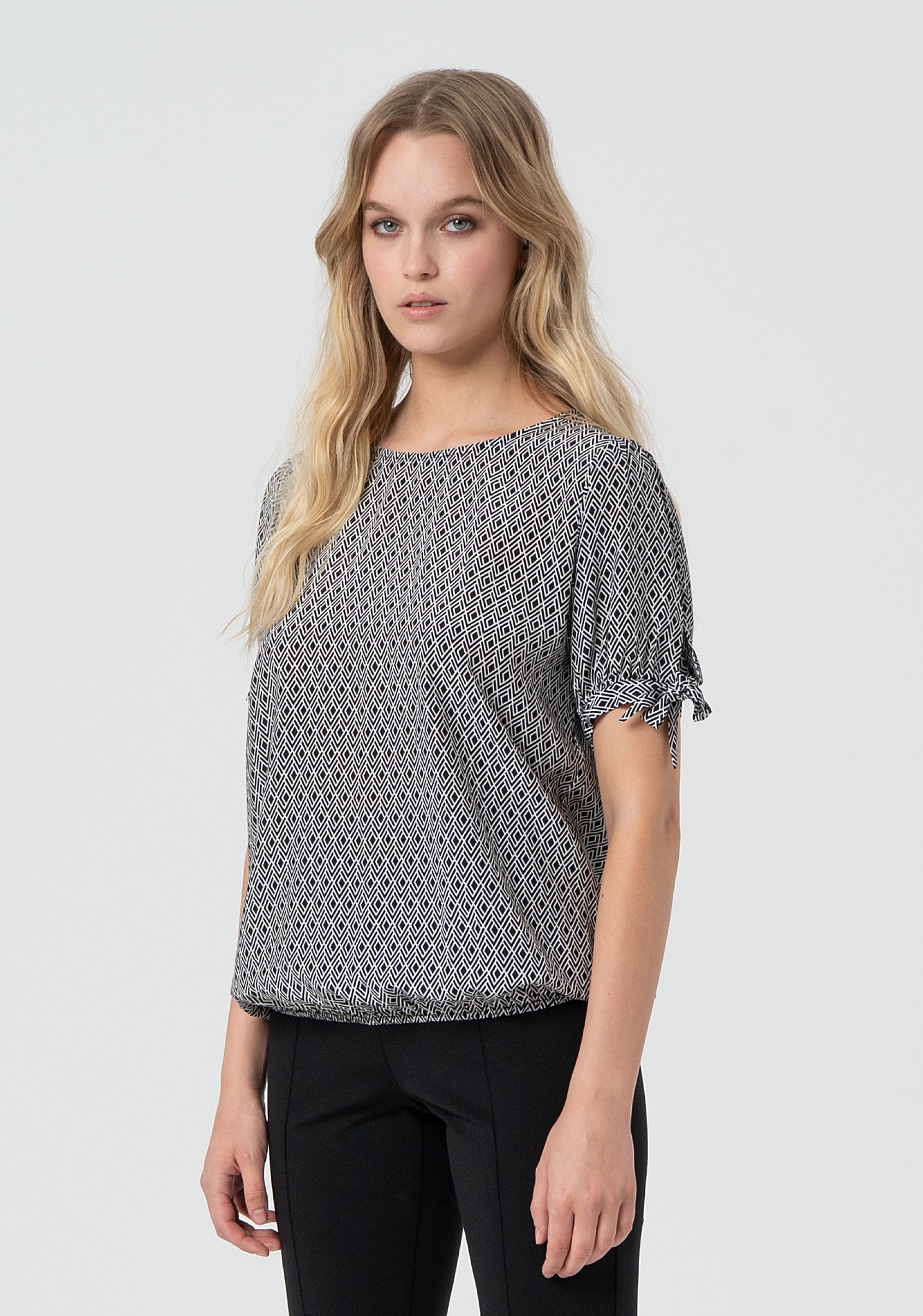 Top with geometrical pattern and short sleeves FR25ST1013W413O9-060 Fracomina