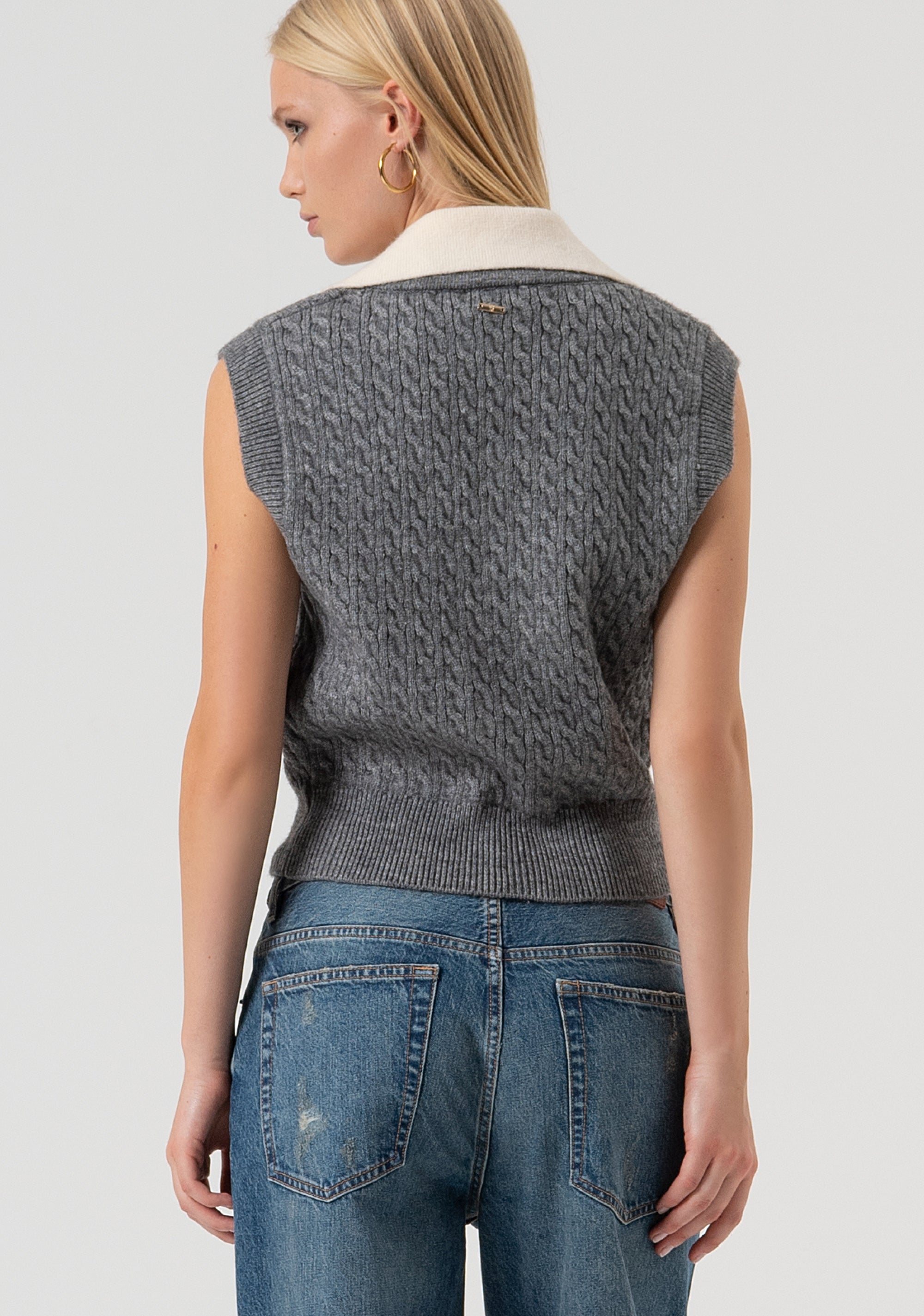 Knitted gilet regular fit with plaits Fracomina FR25WJ5011K55401-T55-4