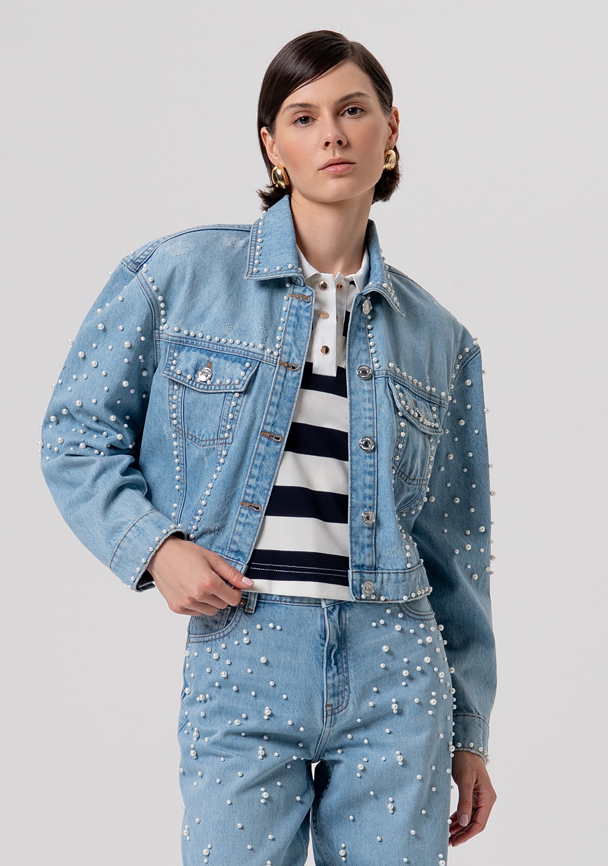 Jacket regular fit made in denim with light wash and pearls