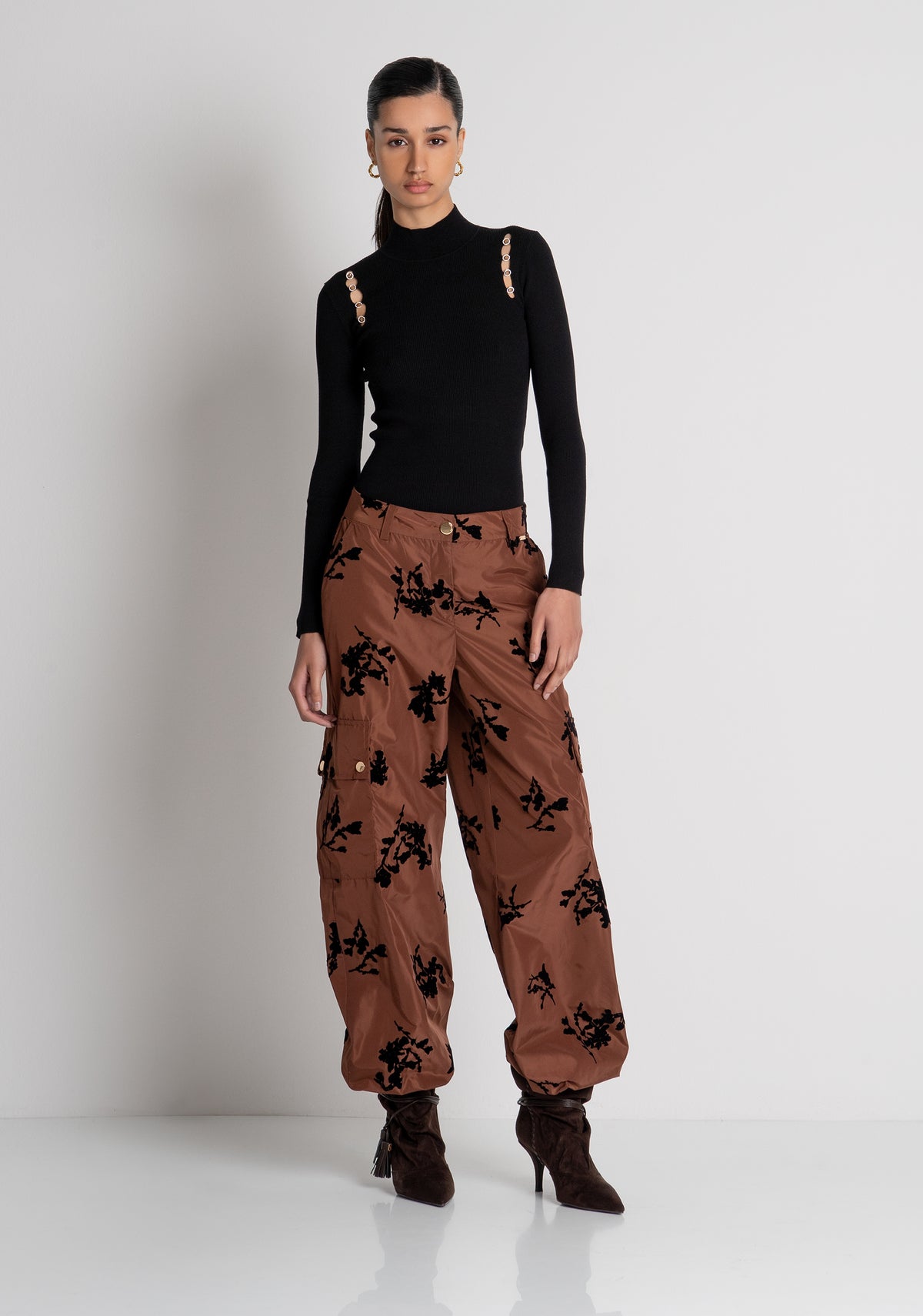 Cargo pant with flowers Fracomina FS26WVC002W454K2-P12-2