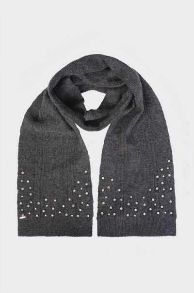 Knitted scarf with pearls applied