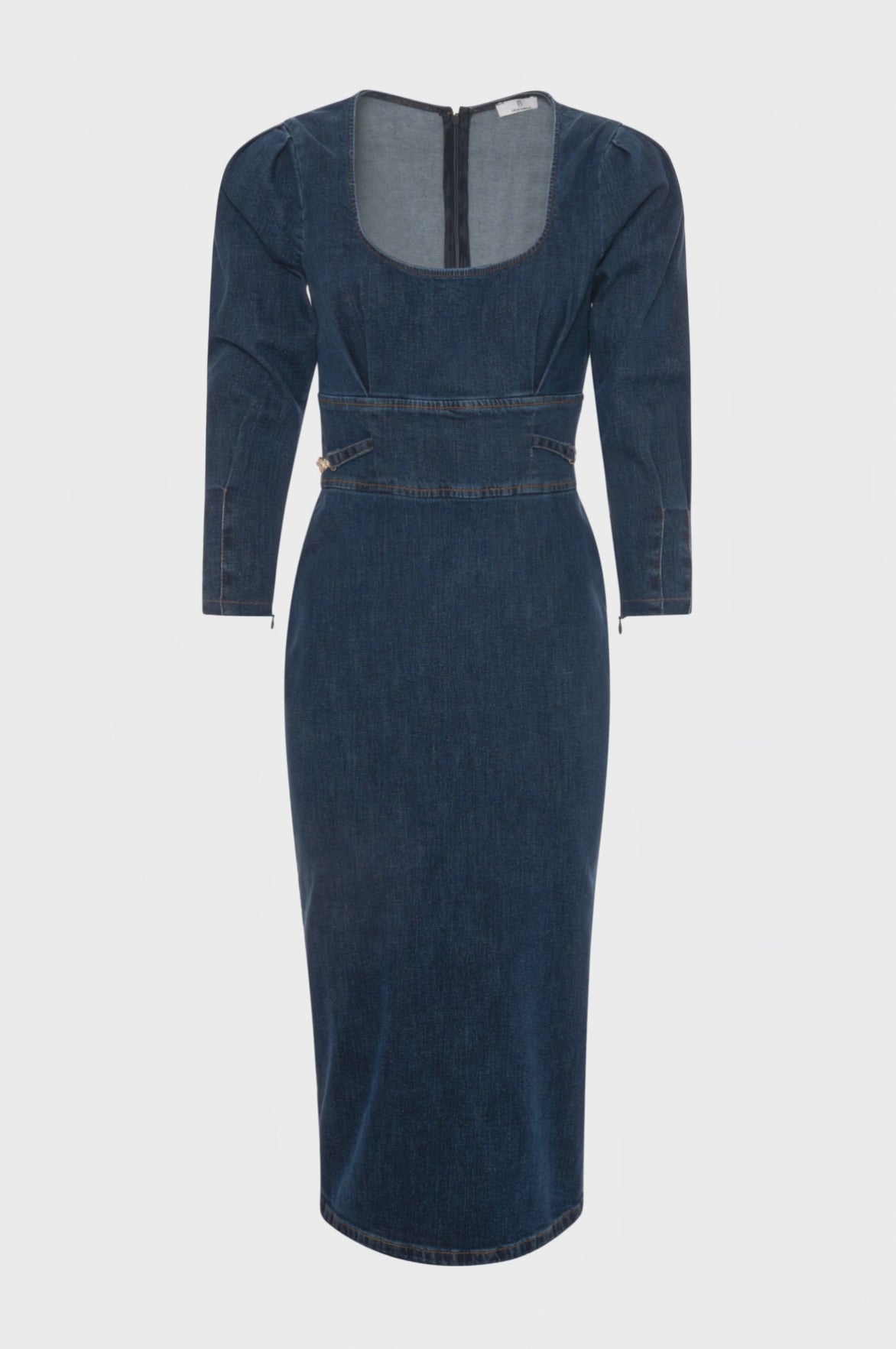Dress slim fit middle length made in denim with middle wash