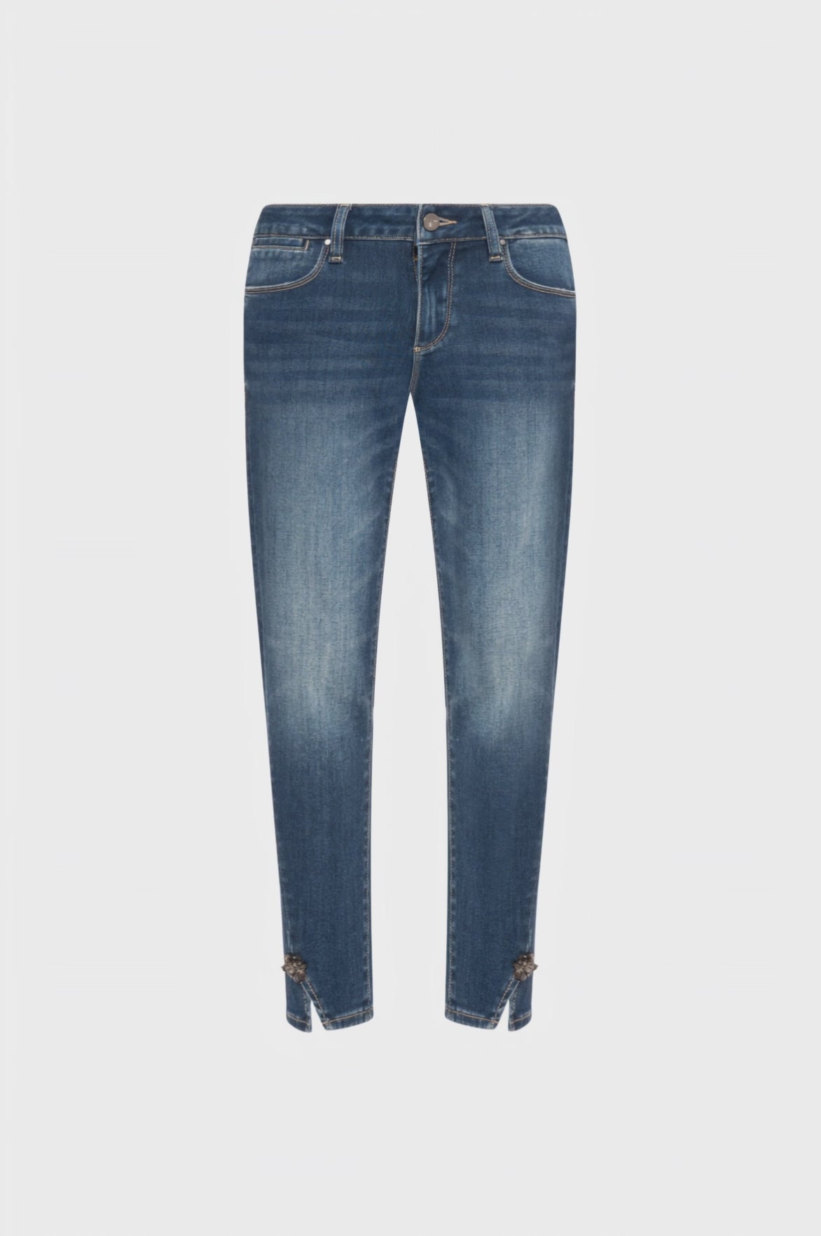 Jeans slim fit made in denim with push-up effect and middle wash