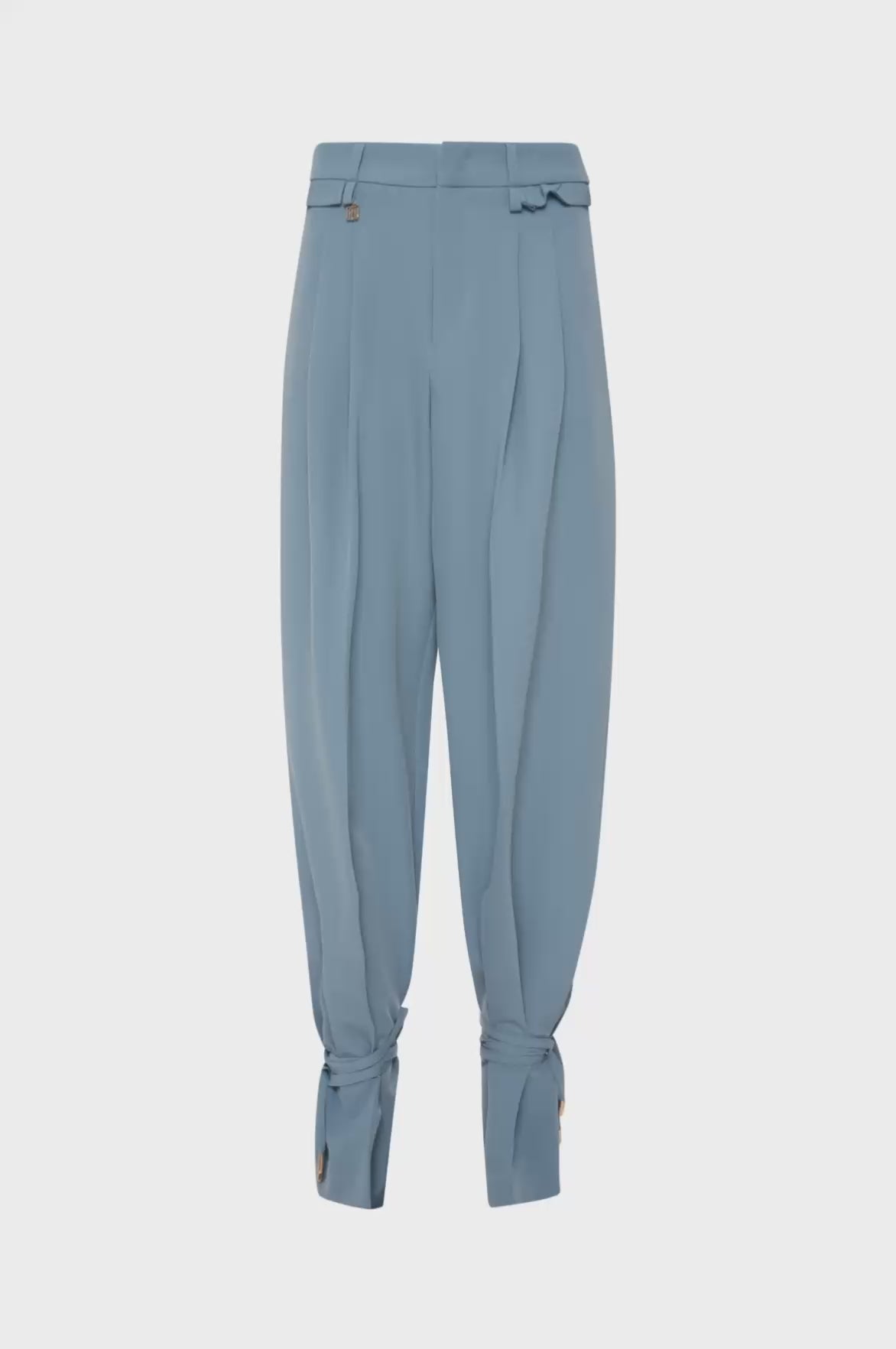 Carrot pant made in soft fabric