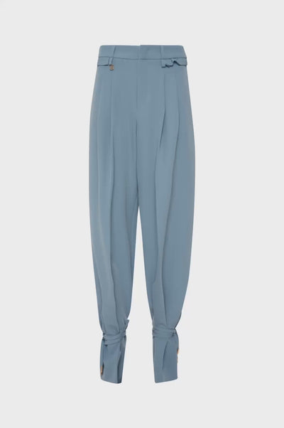 Carrot pant made in soft fabric