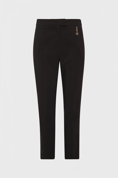 Cigarette pant made in stretch fabric