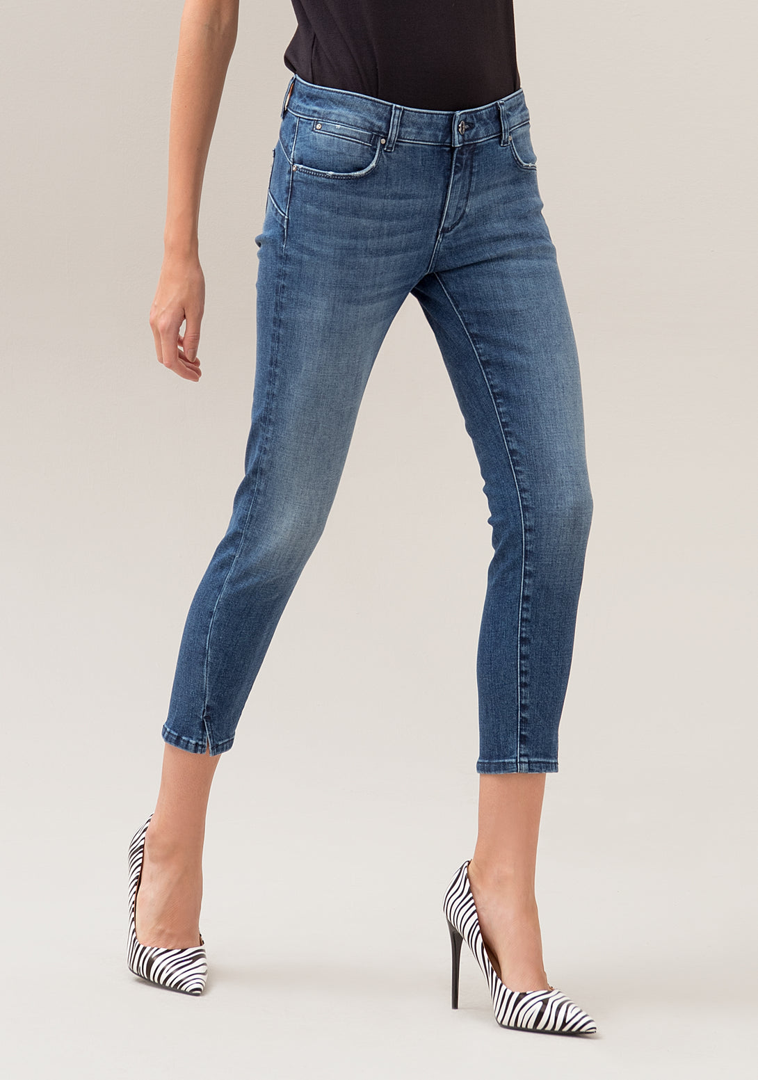 Jeans skinny fit with middle wash made in stretch denim