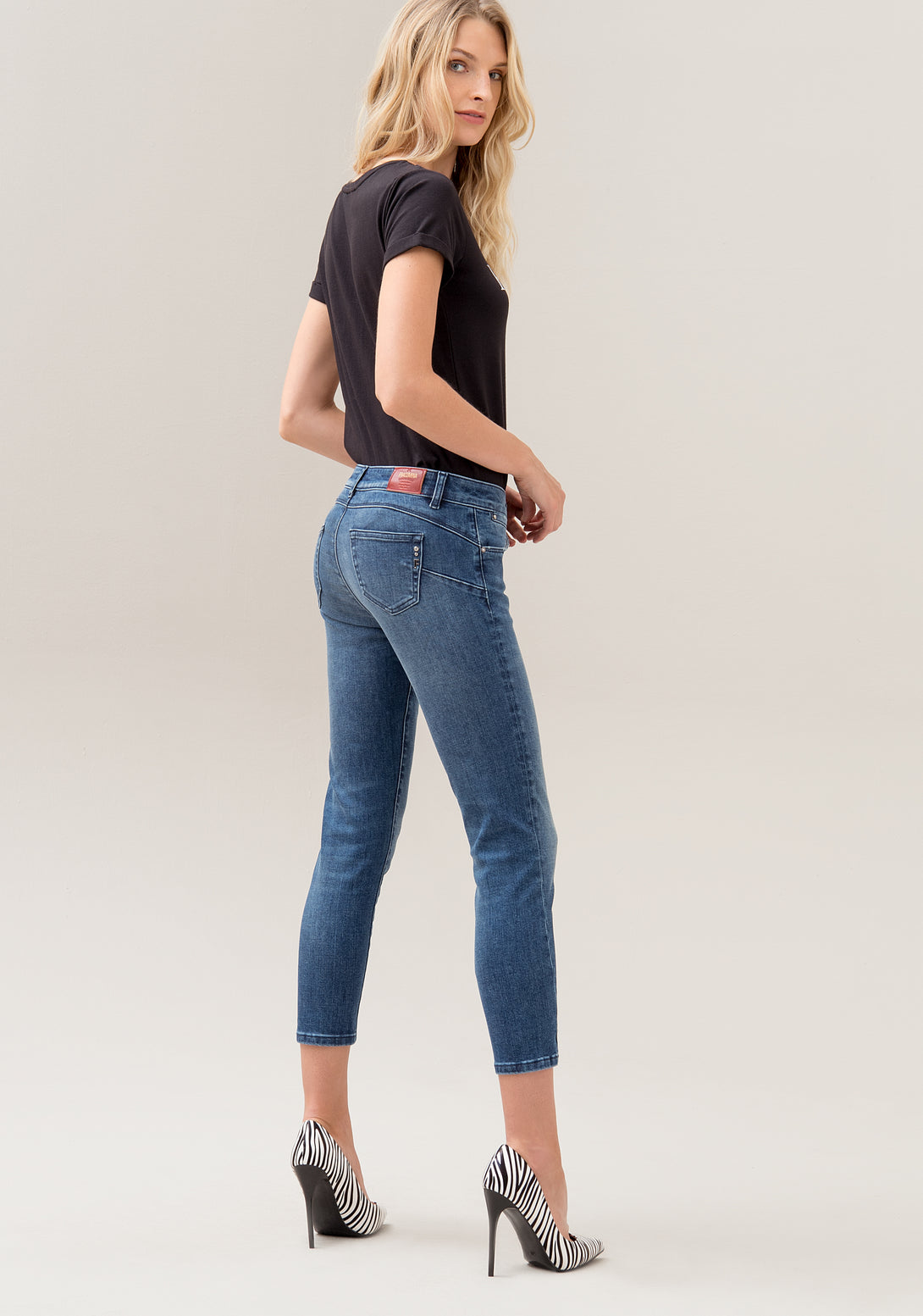 Jeans skinny fit with middle wash made in stretch denim