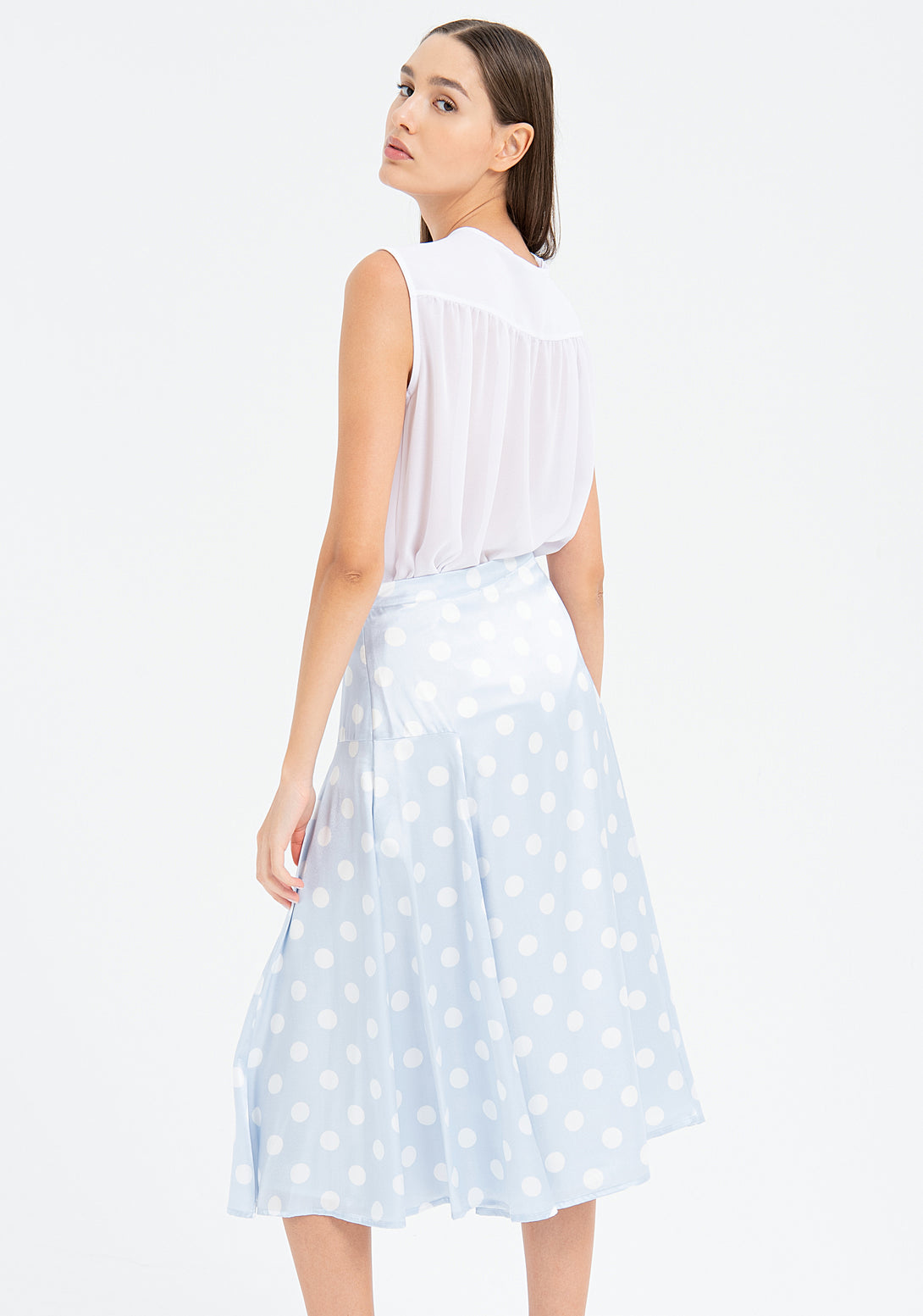 Skirt flared fit, middle length, made in satin fabric with polka dots pattern