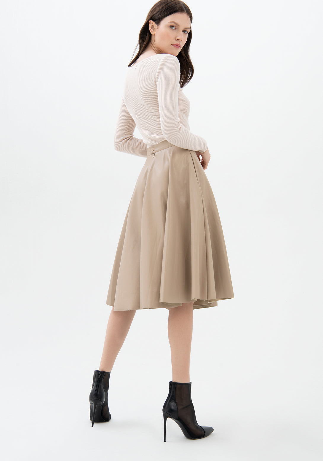 Flare full skirt made in eco leather