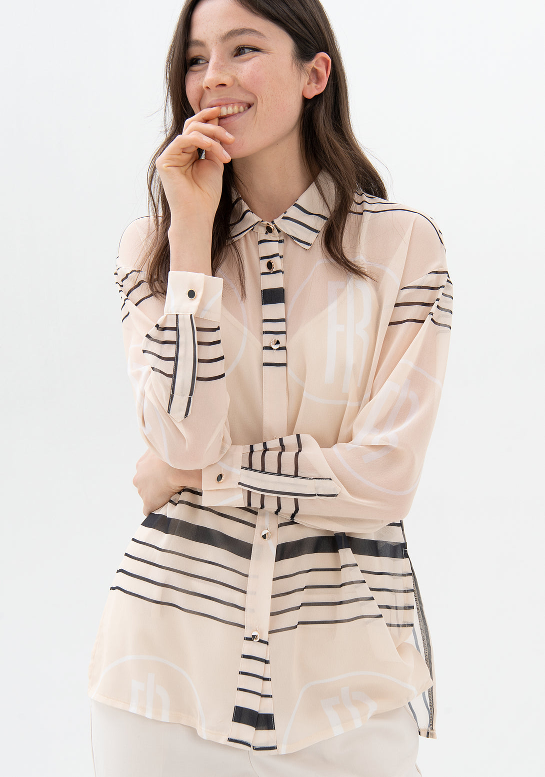 Shirt wide fit made in georgette with geometric pattern
