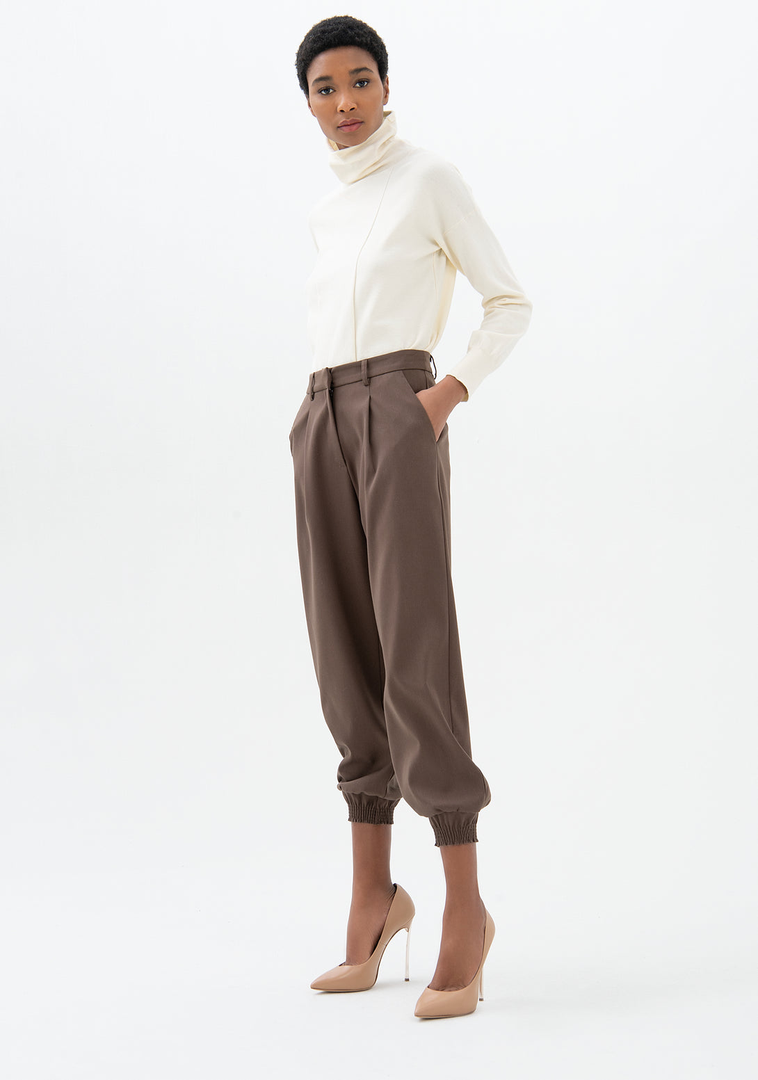 Pant regular fit with tight bottom leg