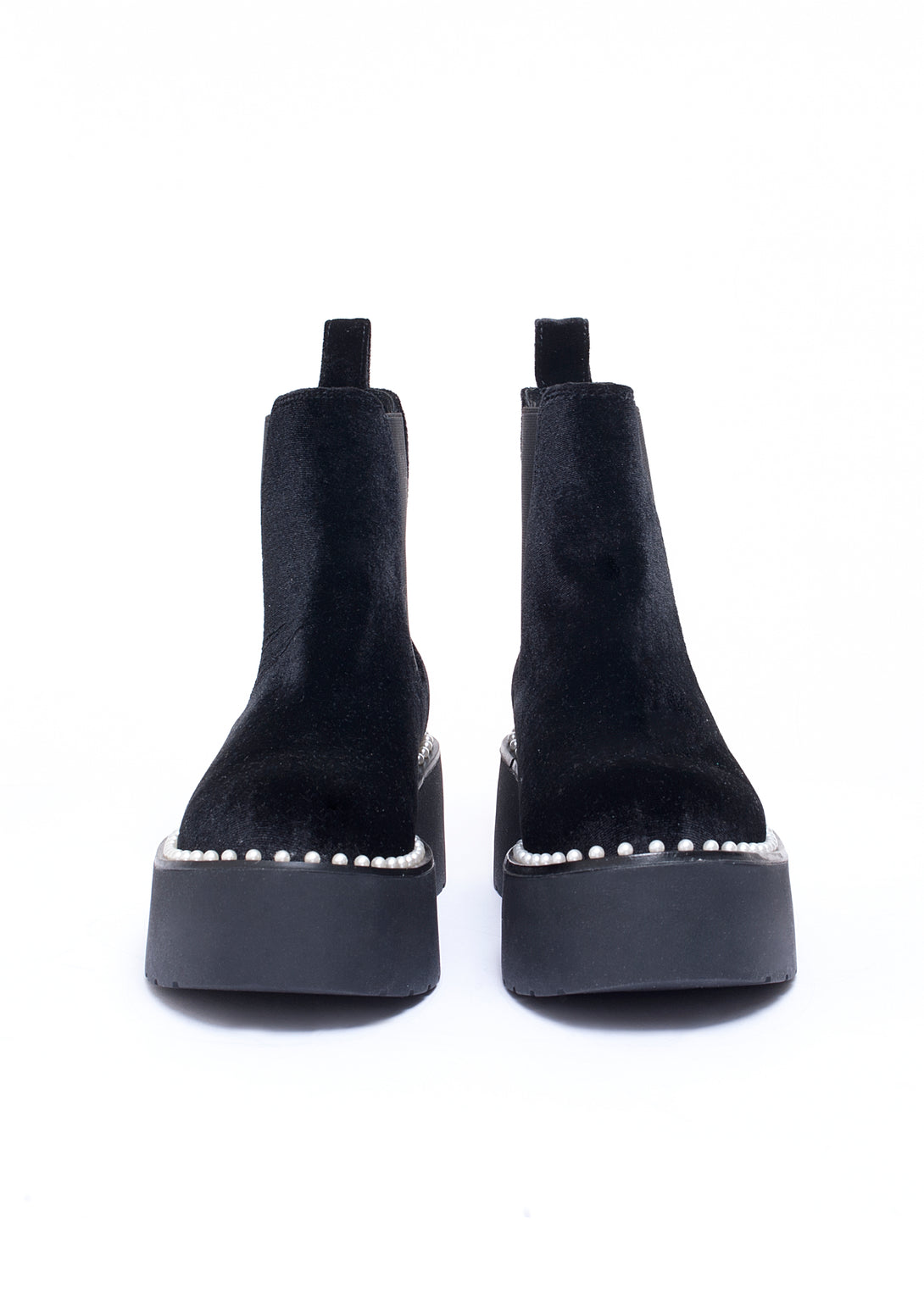 Chelsea boot made in velvet with pearls