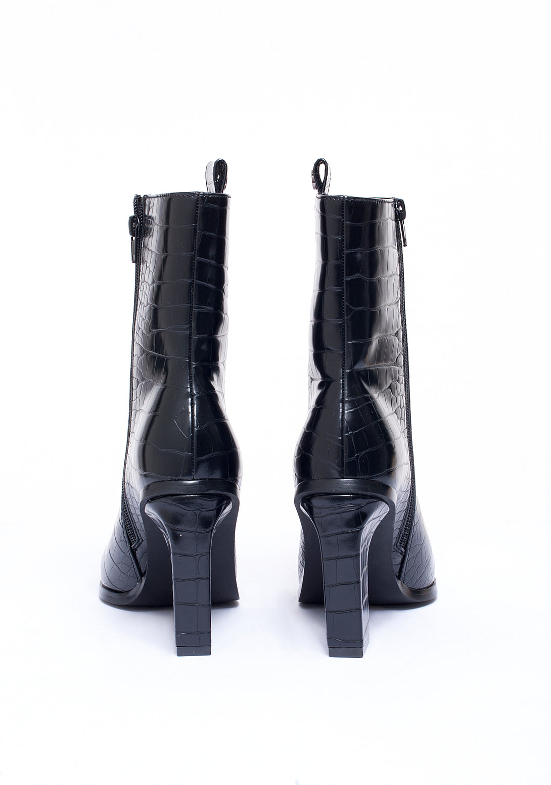 Ankle boots made in leather with crocodile print