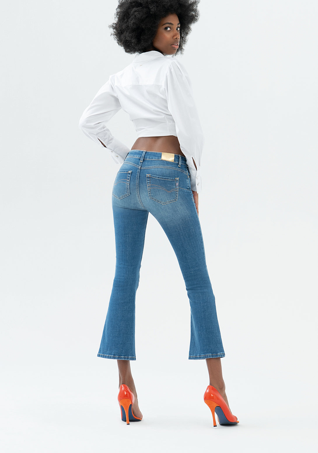 Jeans Bella flare cropped made with a sophisticated stretch denim