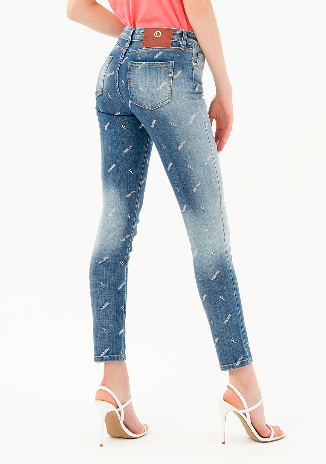 Jeans skinny fit made in stretch denim with middle wash and logo print