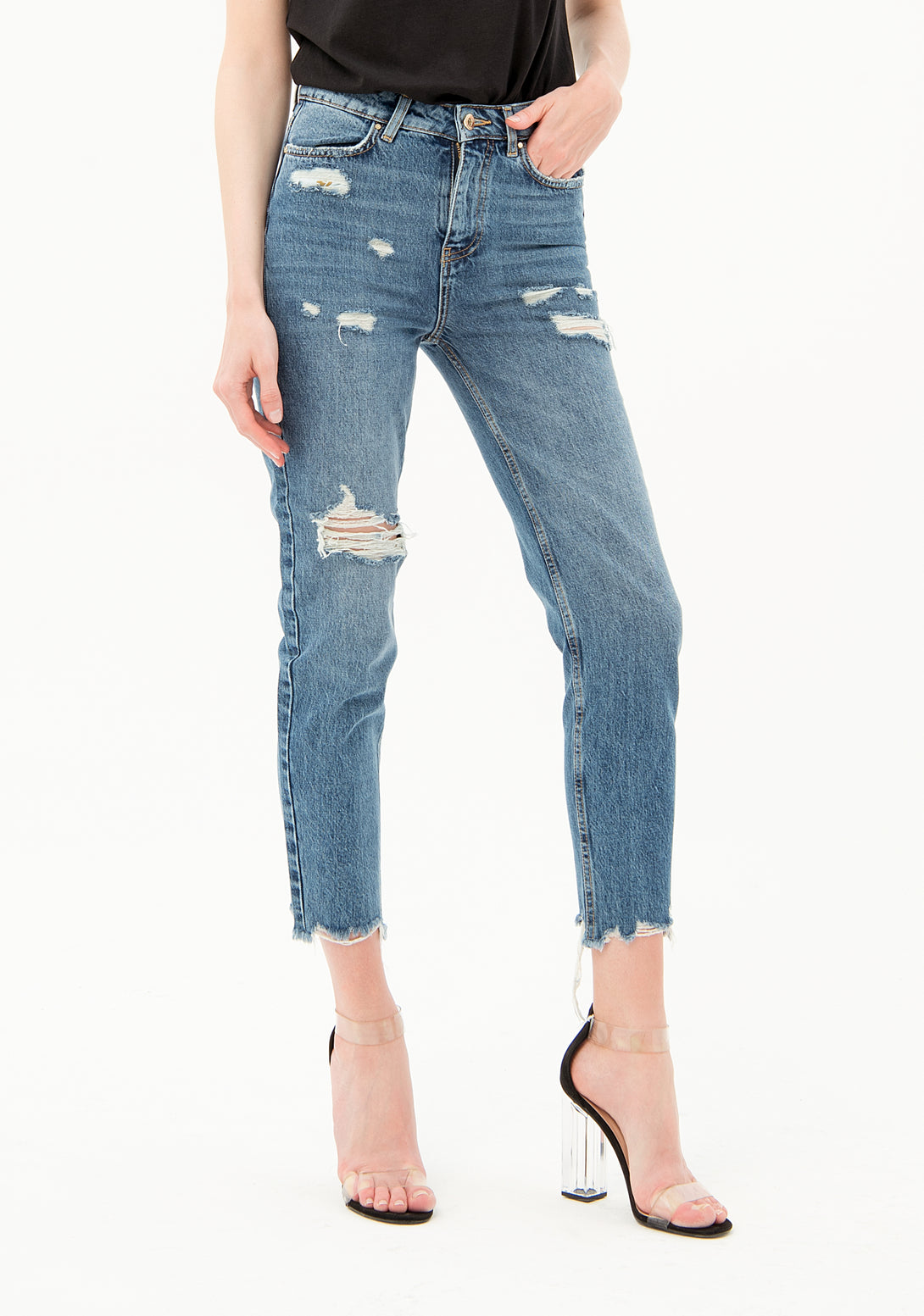 Jeans boyfriend fit made in denim with middle wash and rips