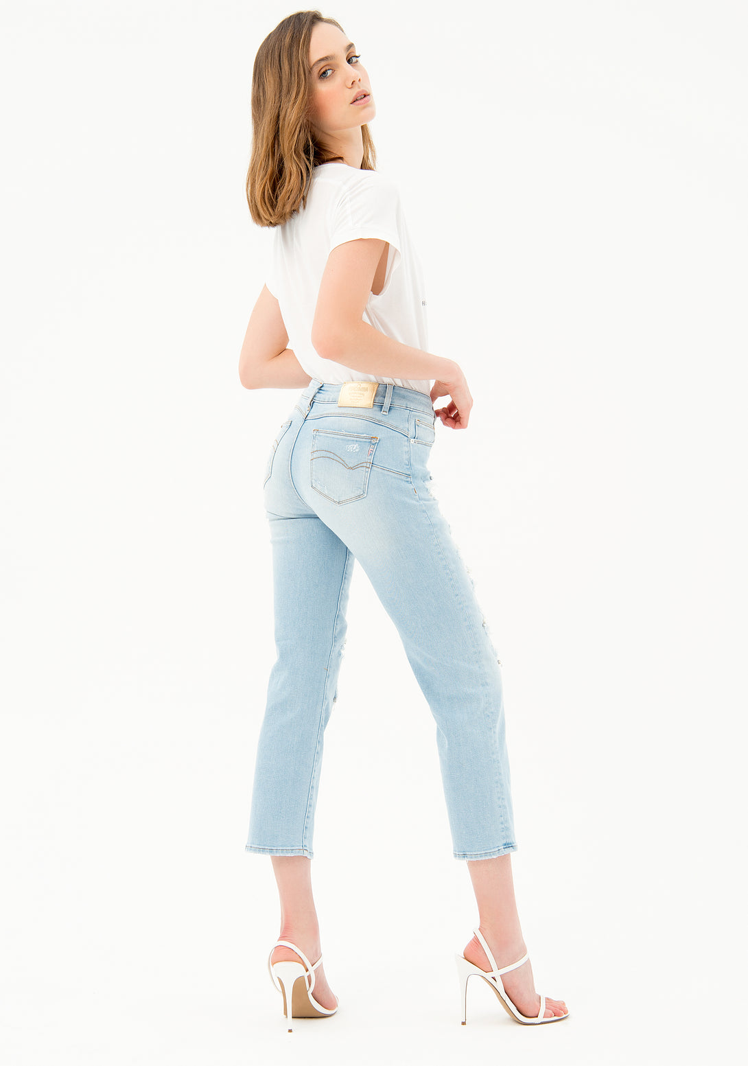 Jeans cropped fit made in denim with light wash and rips