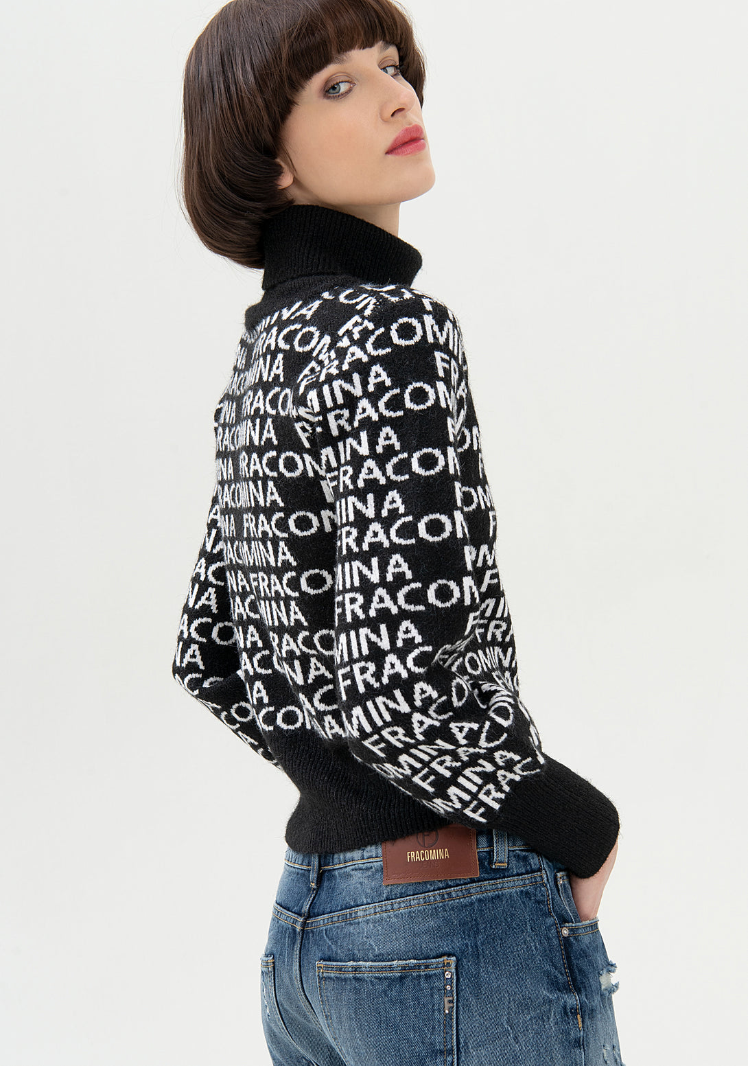 Knitwear regular fit with logo jacquard effect