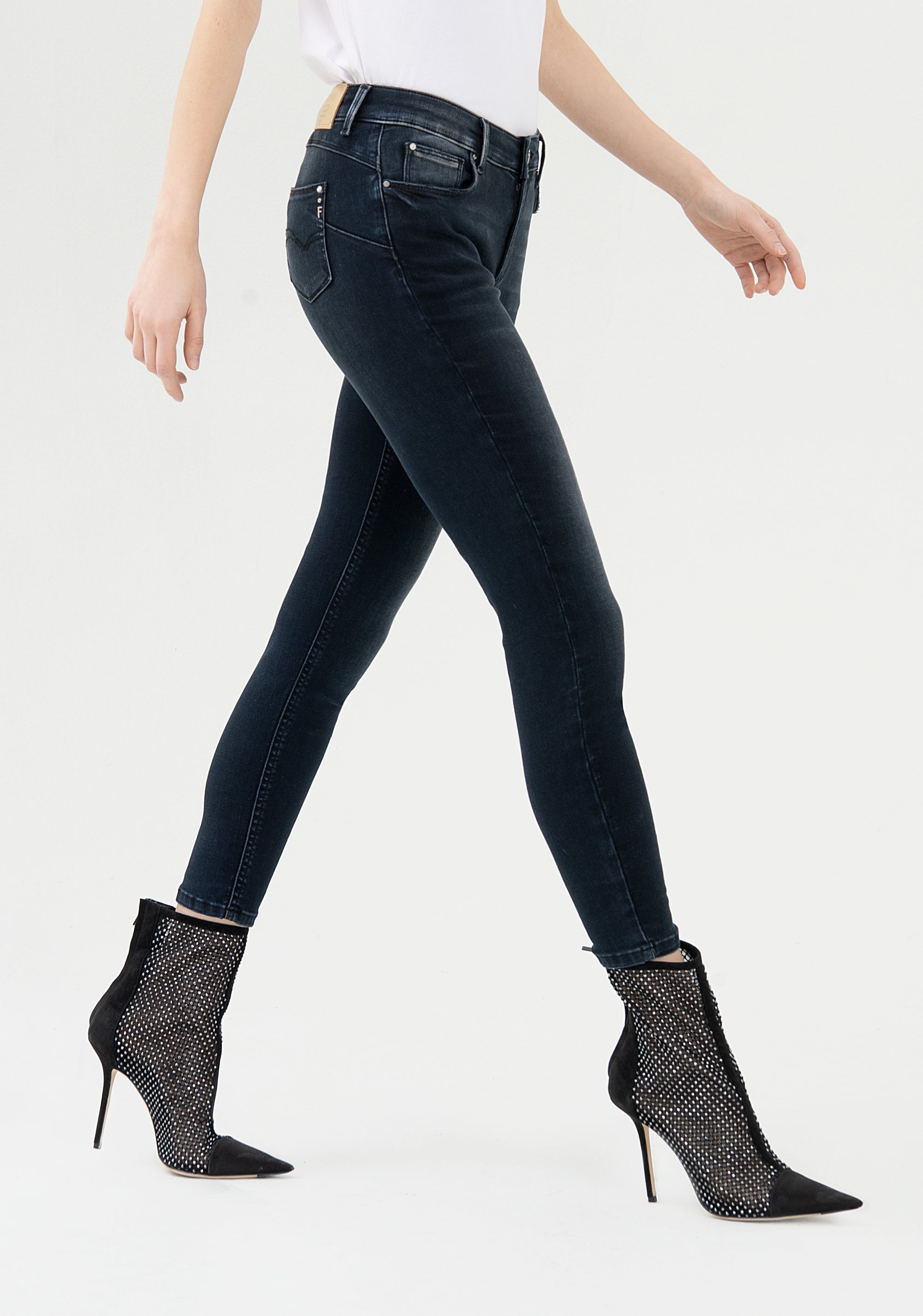 Jeans cropped push-up effect made in denim with dark wash Fracomina FP21WV1001D40901-117_03