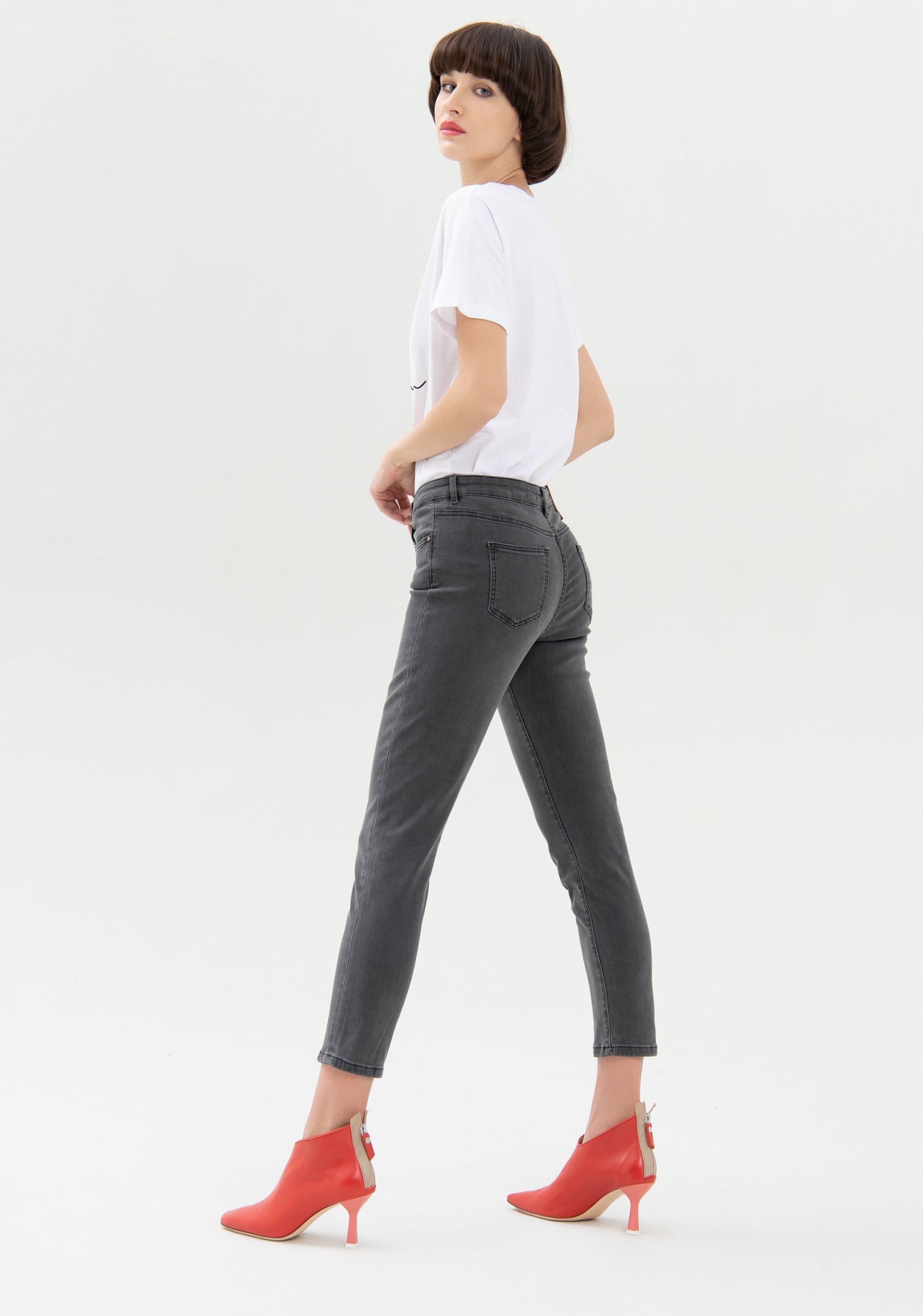 Jeans skinny fit made in grey stretch denim with stone wash Fracomina FP21WV7008D40402-156_04