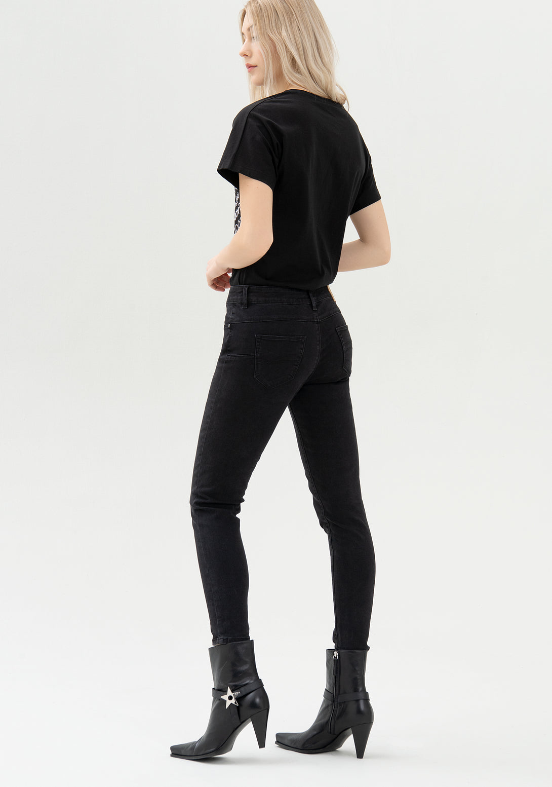 Jeans skinny fit with push-up effect made in black stretch denim with dark wash