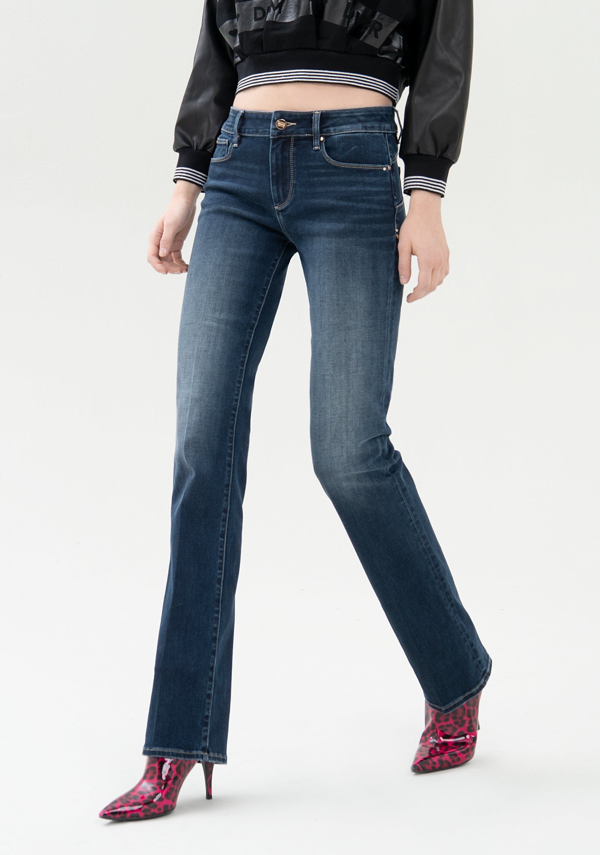 Jeans bootcut with push-up effect made in stretch denim with dark wash Fracomina FP21WV8021D40801-117_03