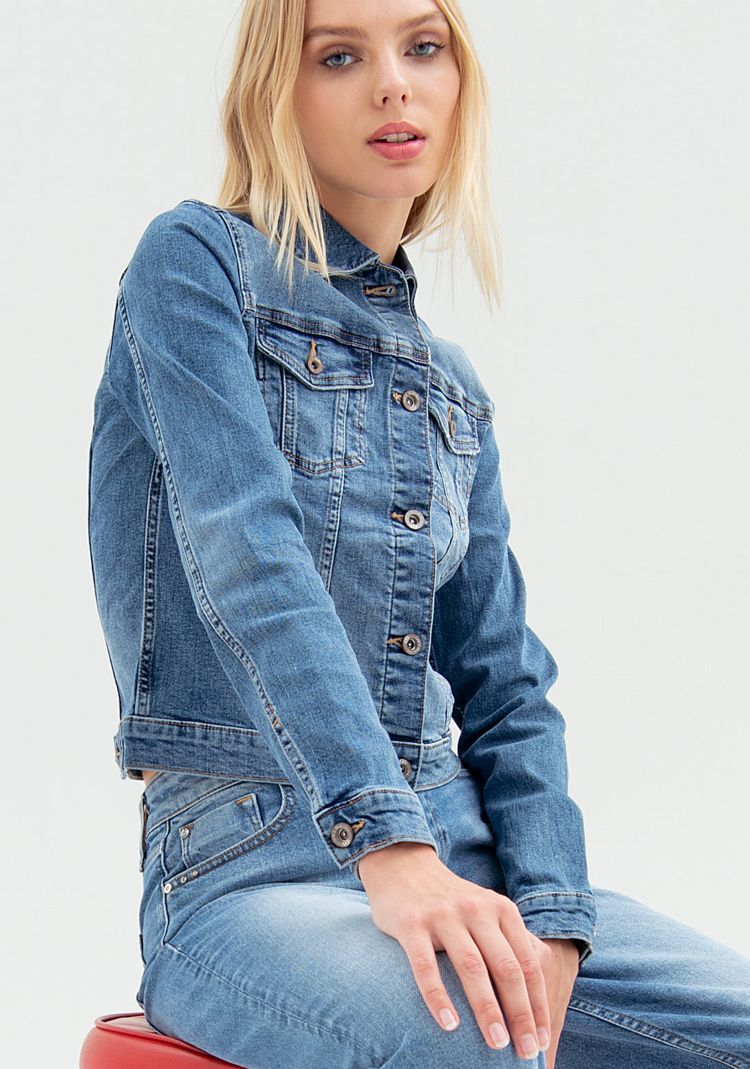 Jacket regular fit made in denim with middle wash