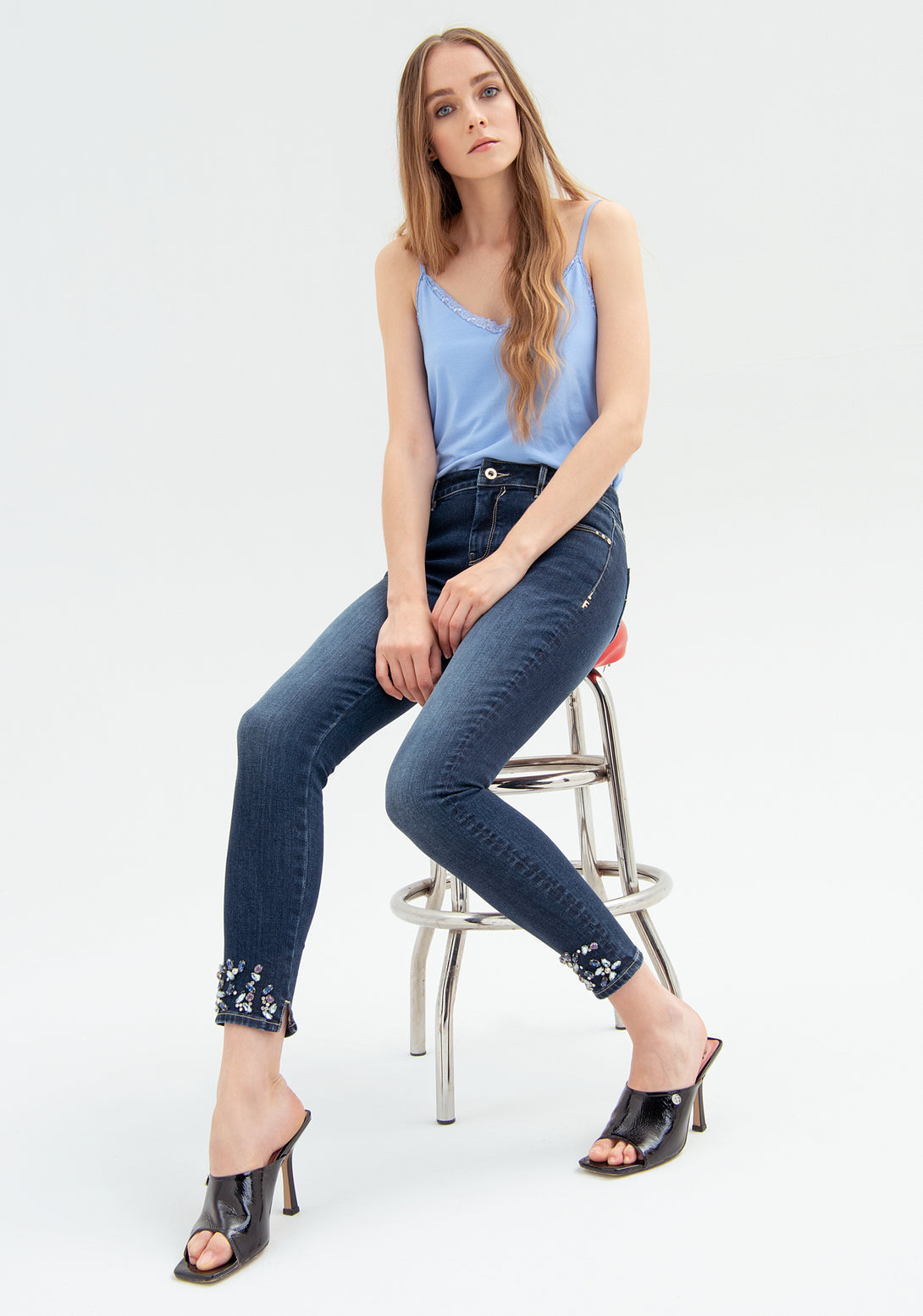 Jeans slim fit made in denim with dark wash
